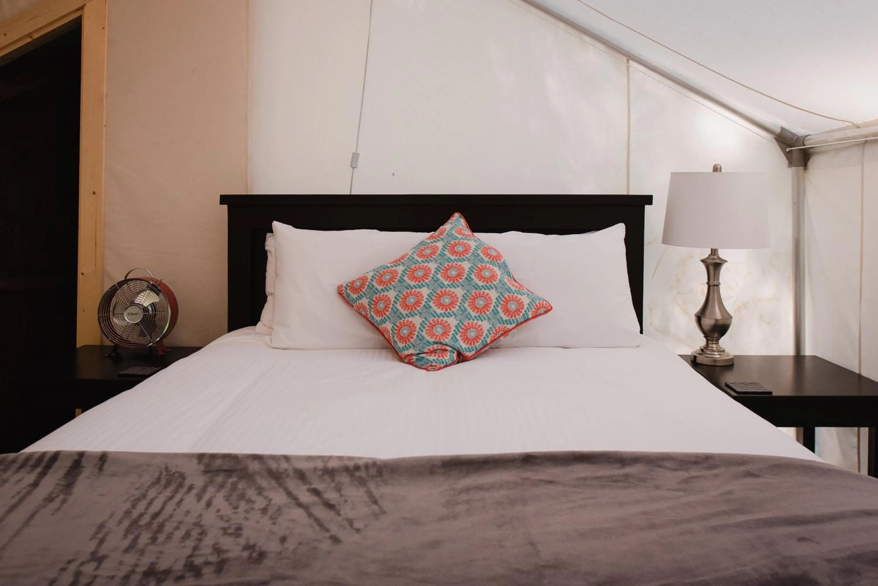 Bed in Cedar Haven Cabins and Resort