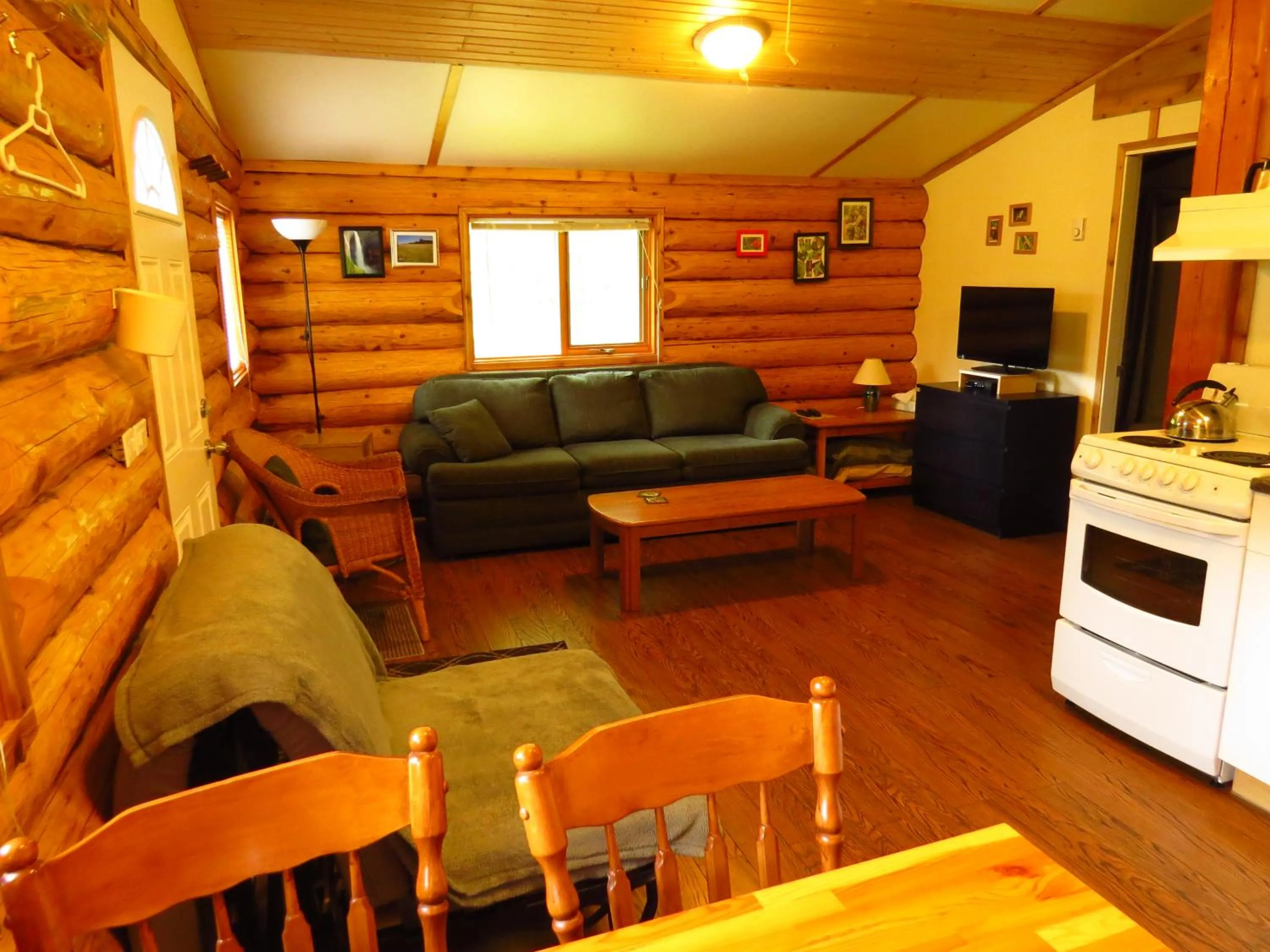 Living room in Cedar Haven Cabins and Resort