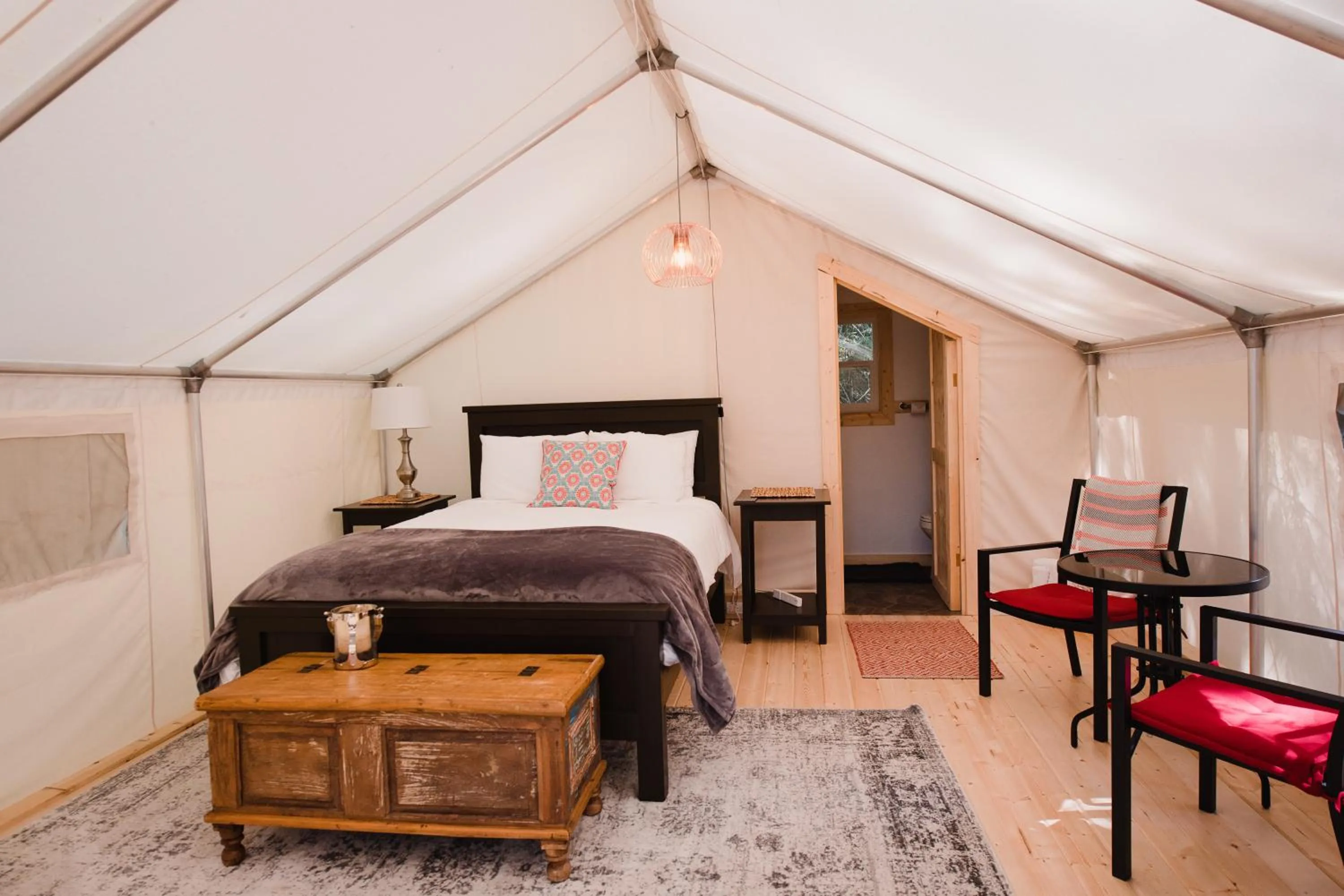 Bed in Cedar Haven Cabins and Resort