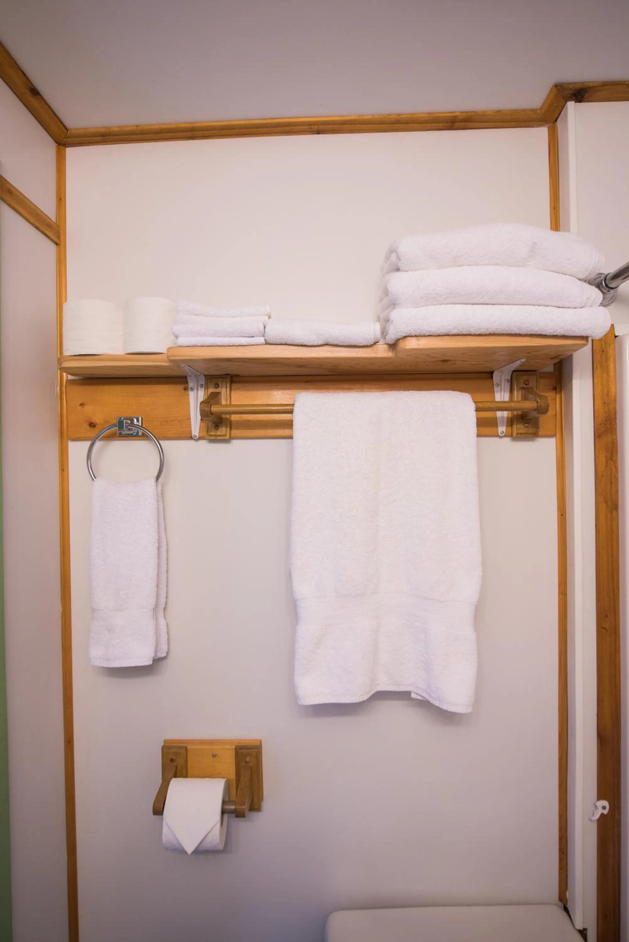 Bathroom in Cedar Haven Cabins and Resort