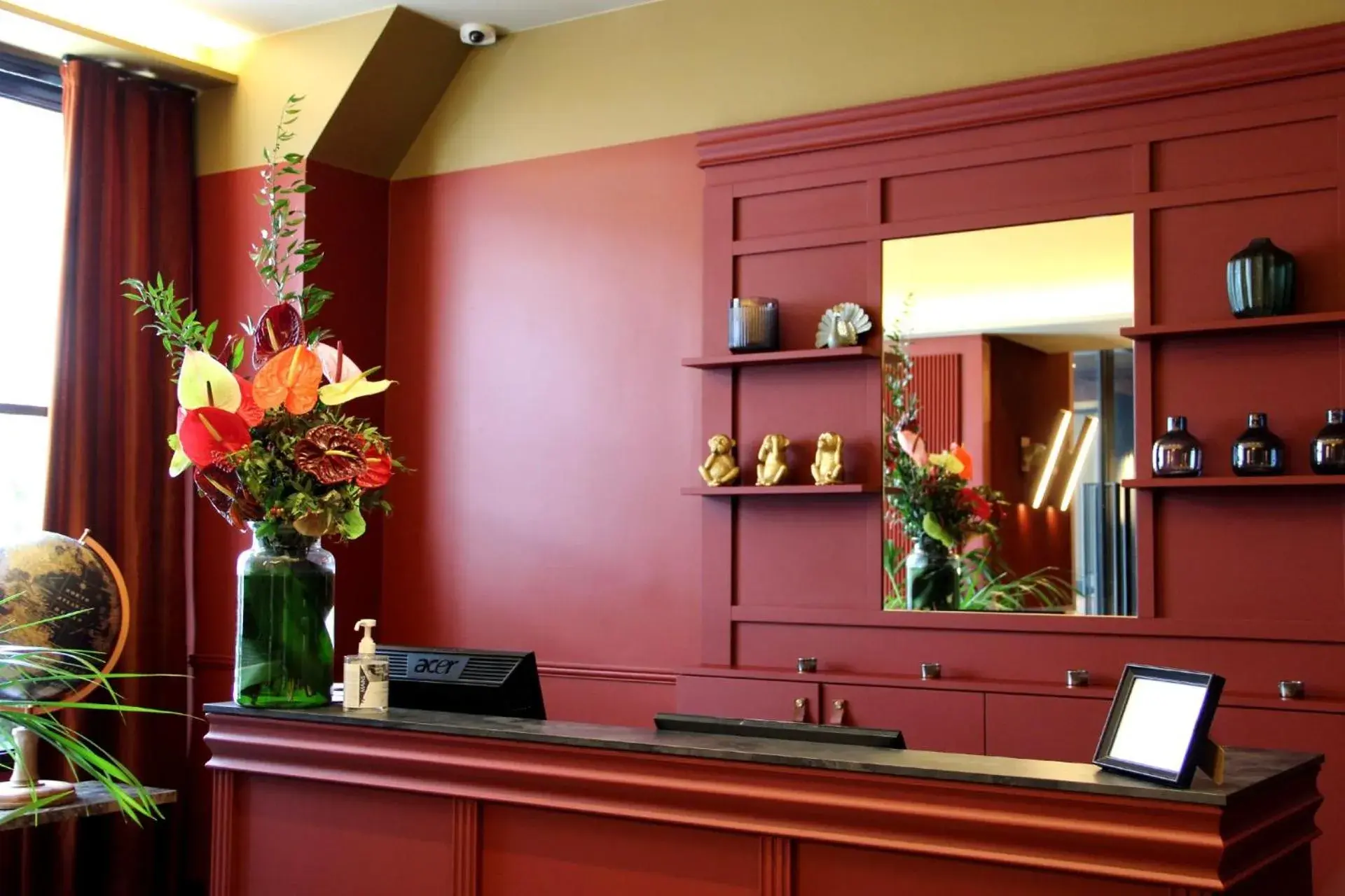 Lobby or reception in Hotel Le Rocroy Lobby or reception in Hotel Le Rocroy