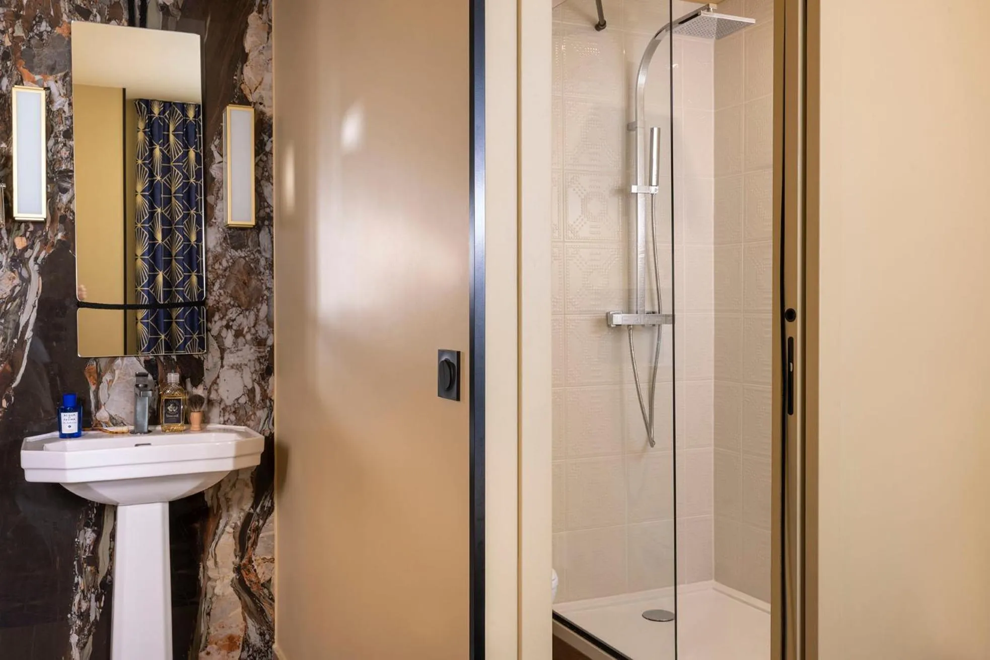 Bathroom in Hotel Le Rocroy