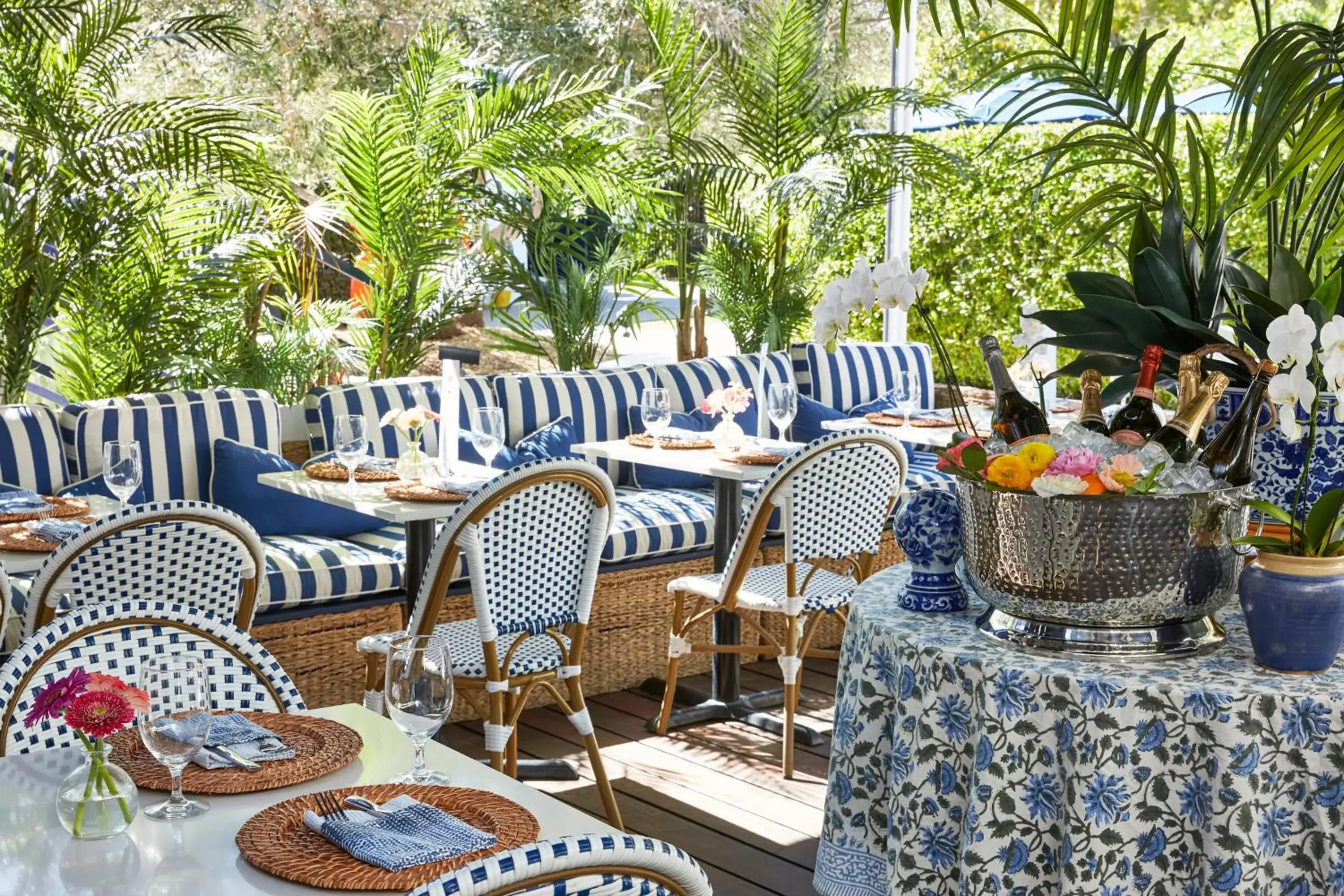 Restaurant/places to eat in Holiday House Palm Springs Restaurant/places to eat in Holiday House Palm Springs