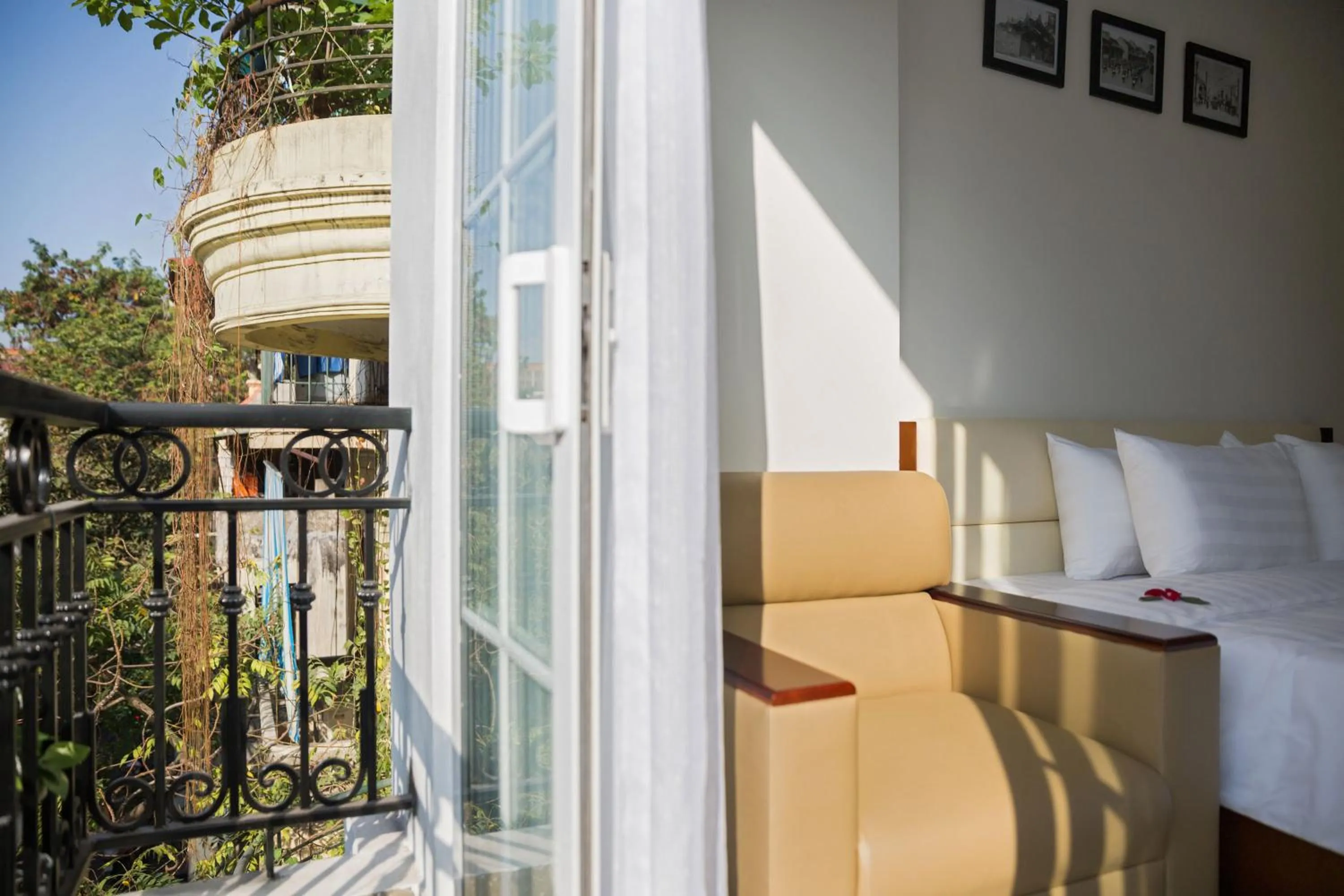 Balcony/Terrace, Bed in Dream Central Hotel & Spa - Hanoi Old Quarter