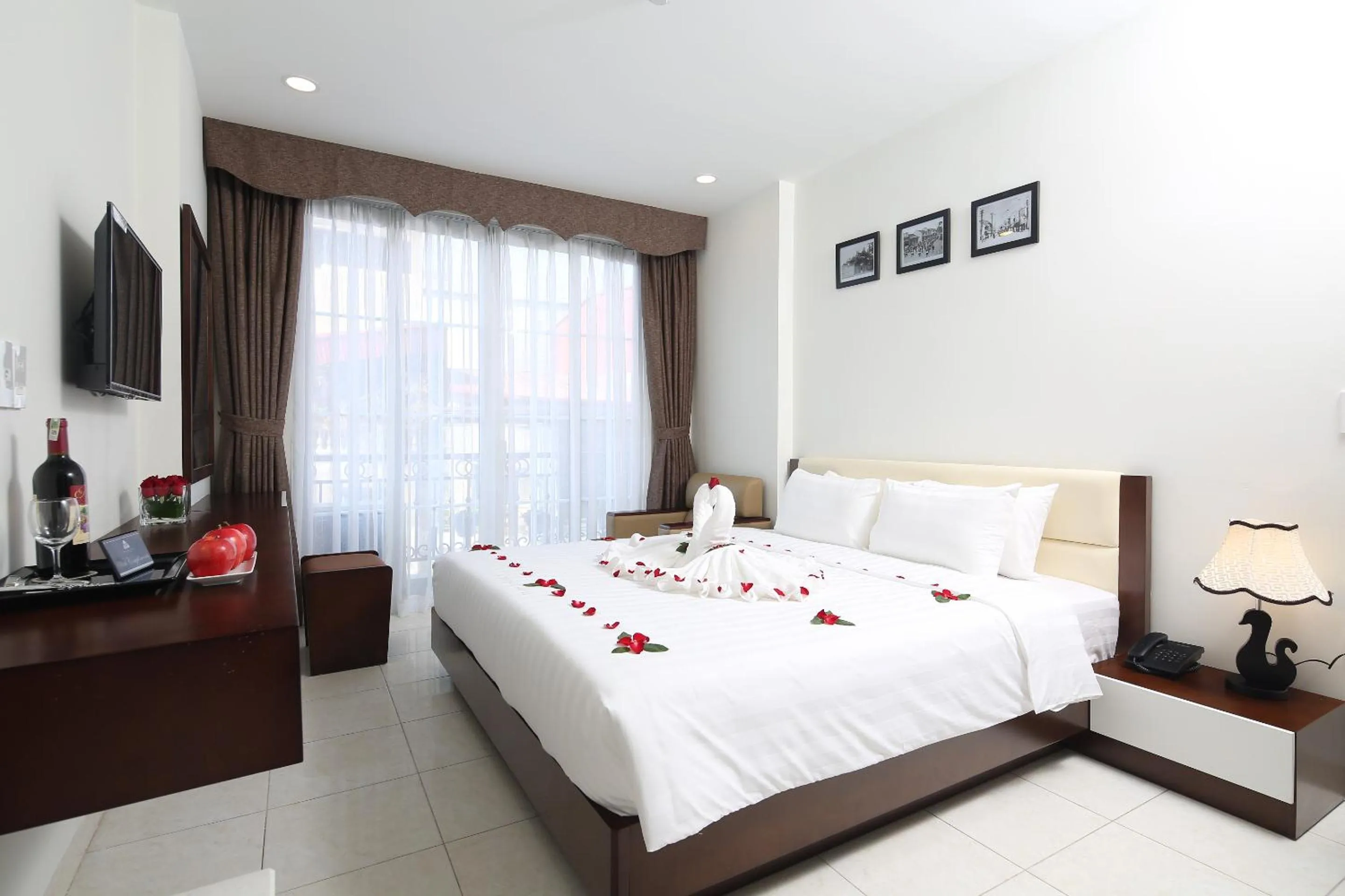 Photo of the whole room, Bed in Dream Central Hotel & Spa - Hanoi Old Quarter
