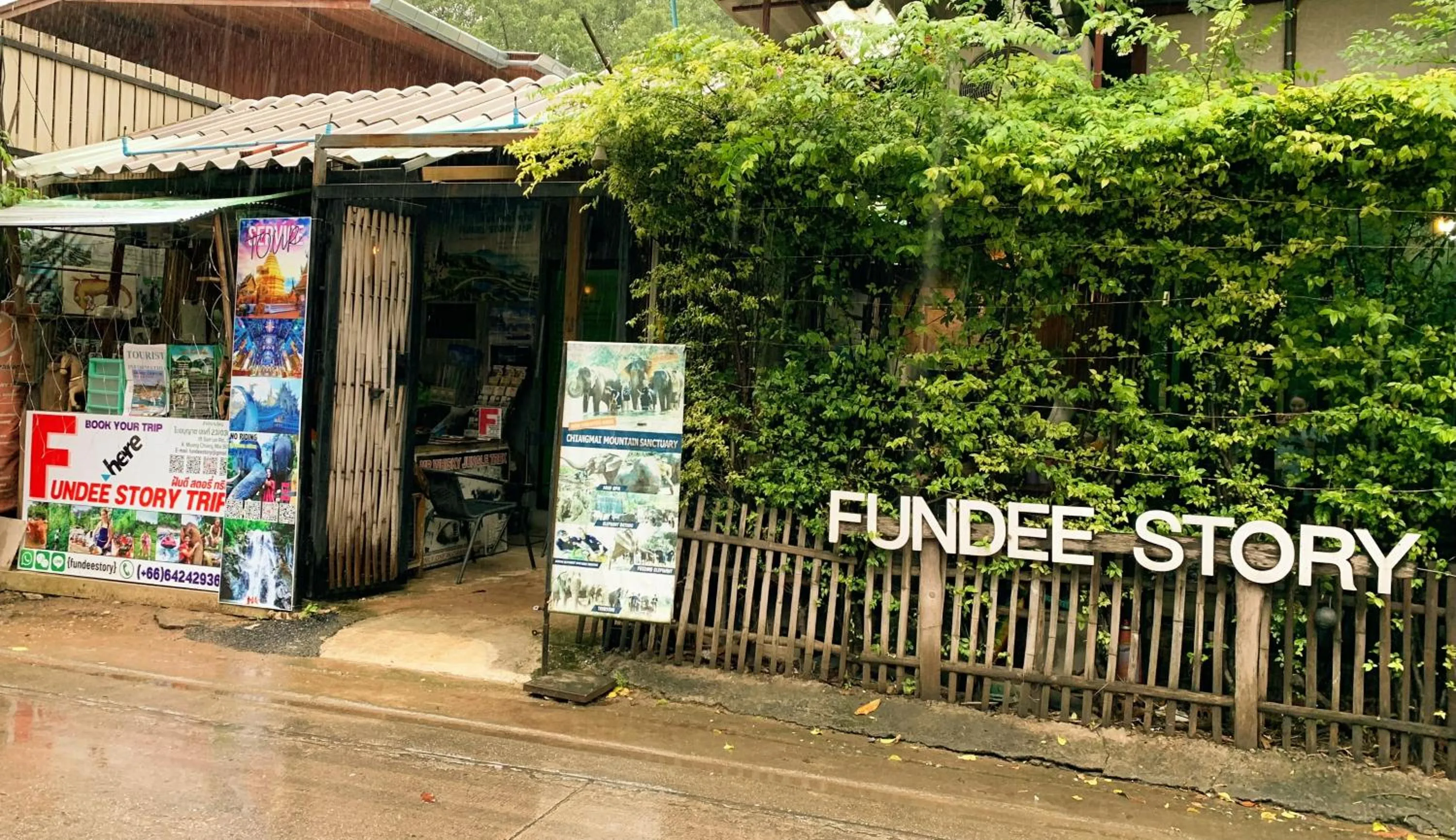 Facade/entrance in Fundee Story Guesthouse Bamboo House in Chiang mai old town