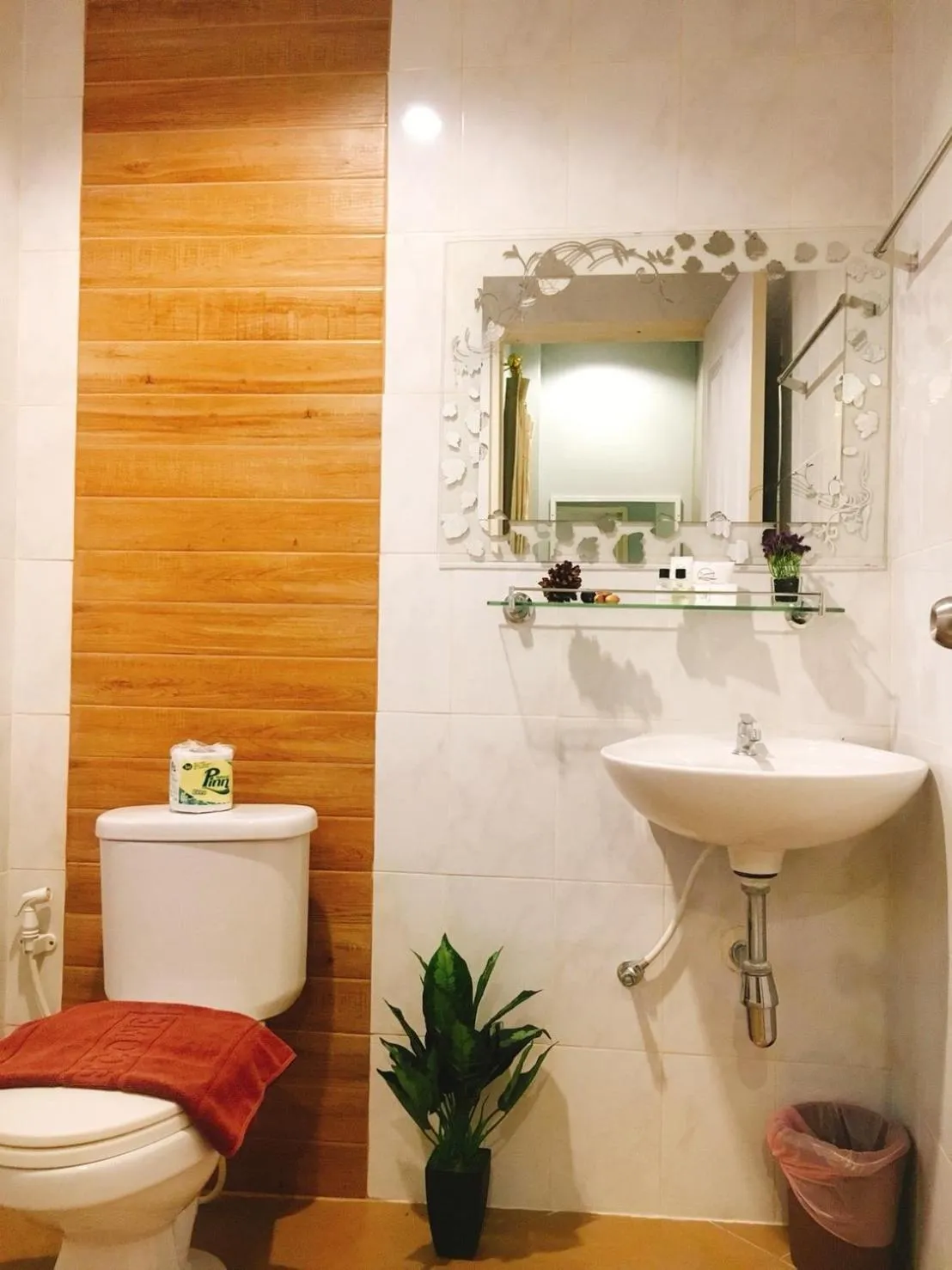 Shower in Bussarin Mansion Koh Yao Yai