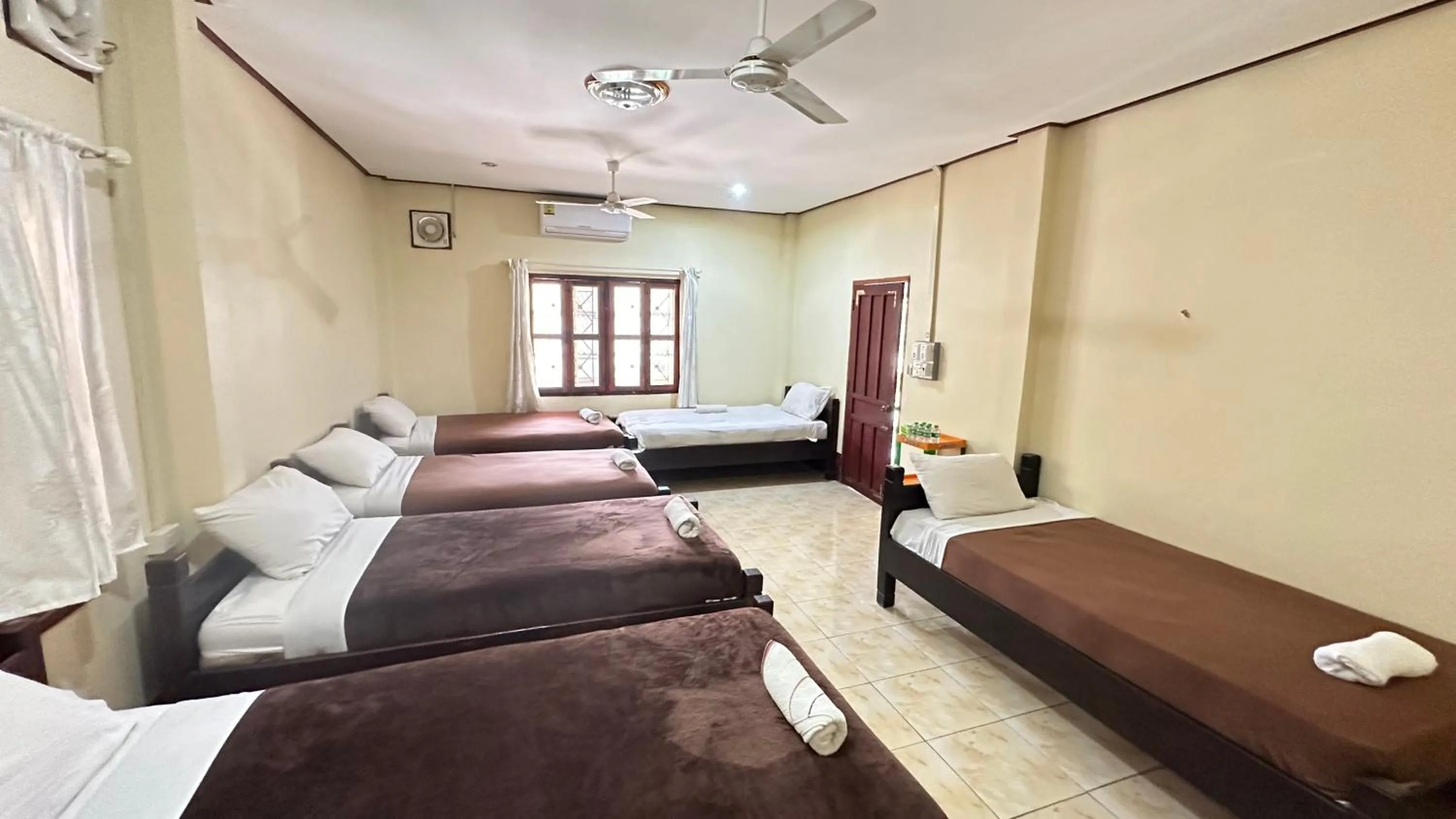 Bed in Pakbeng Guesthouse