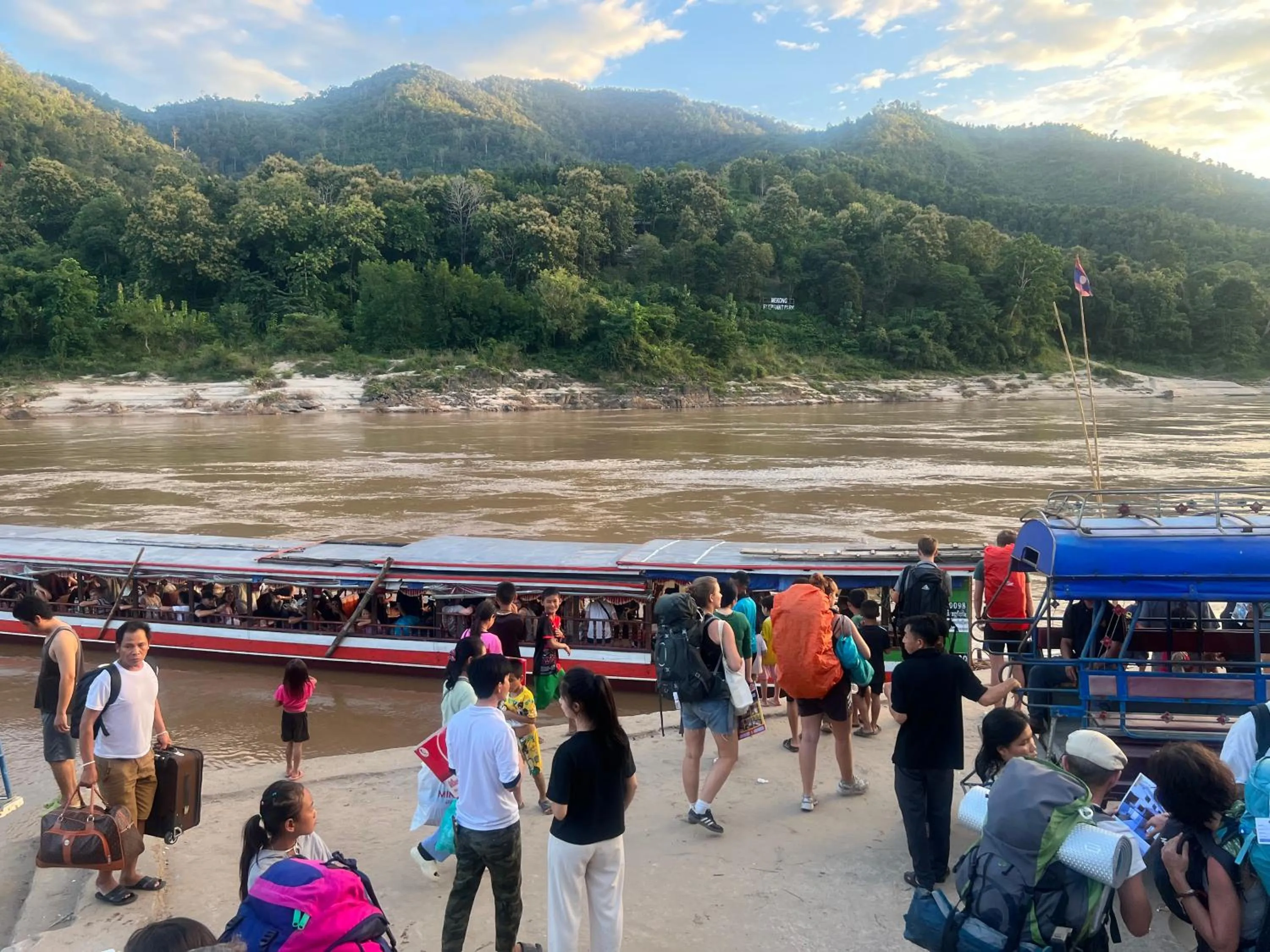 People in Pakbeng Guesthouse