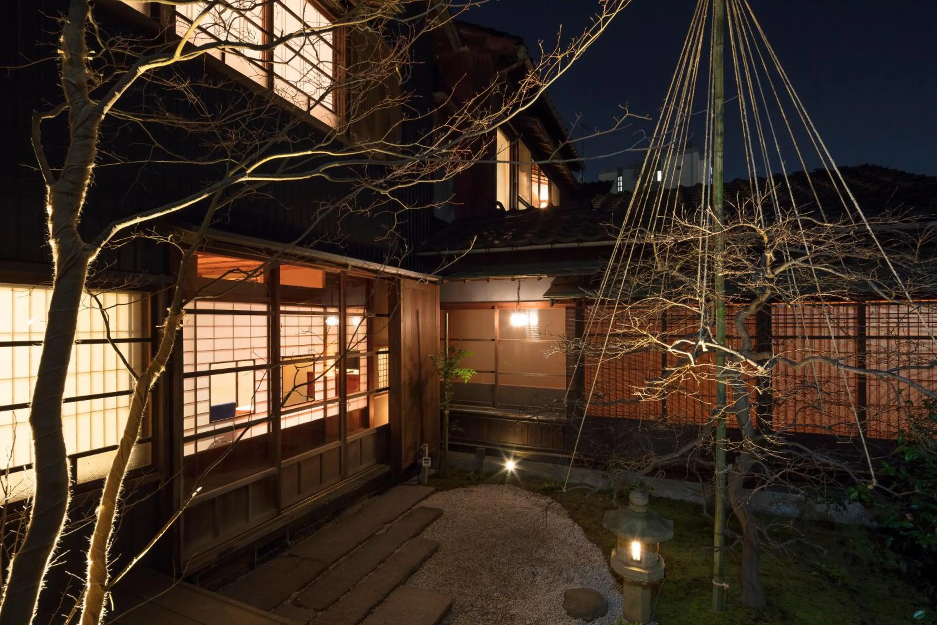 Facade/entrance in Hikoso-machi Kin no Ma