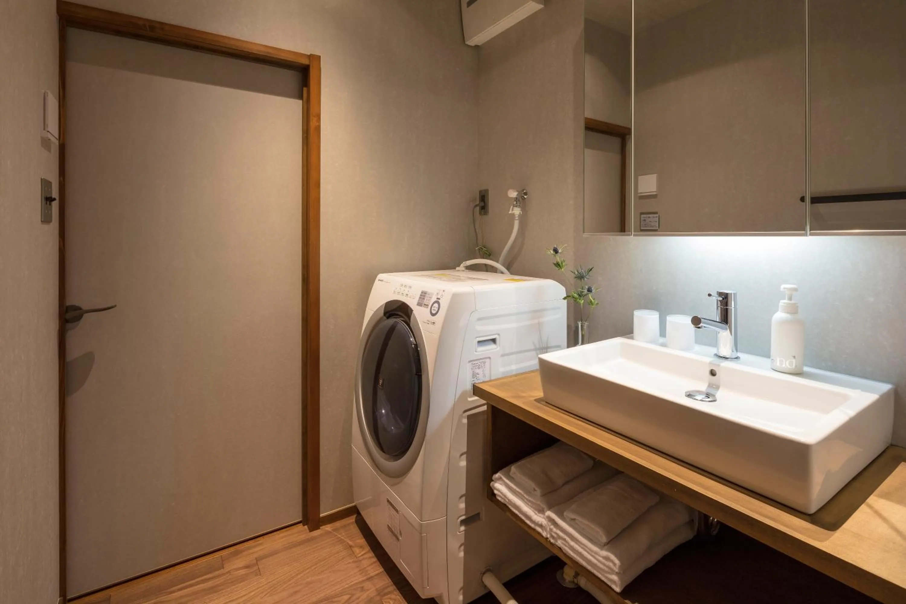 Bathroom in Hikoso-machi Kin no Ma