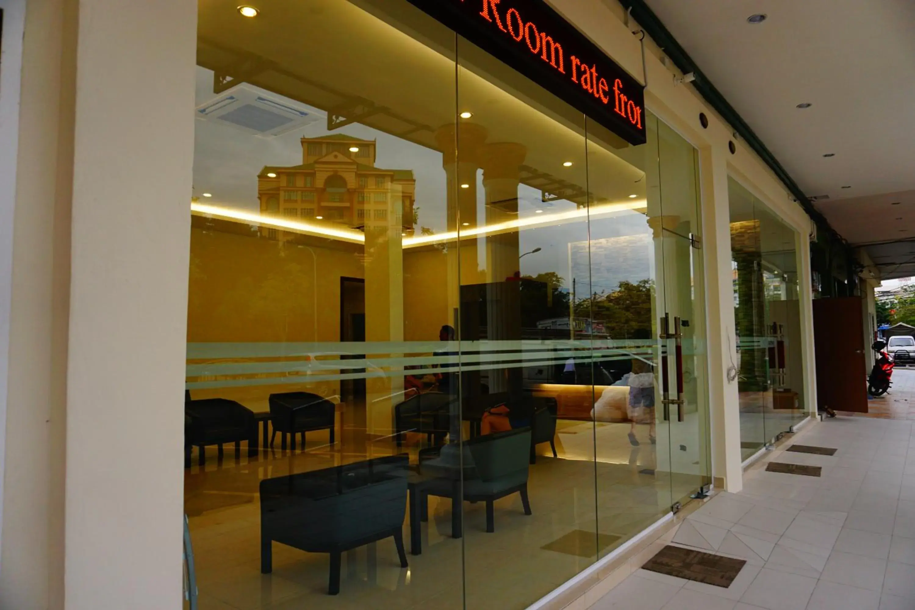 Facade/entrance in Hotel Alpha Facade/entrance in Hotel Alpha