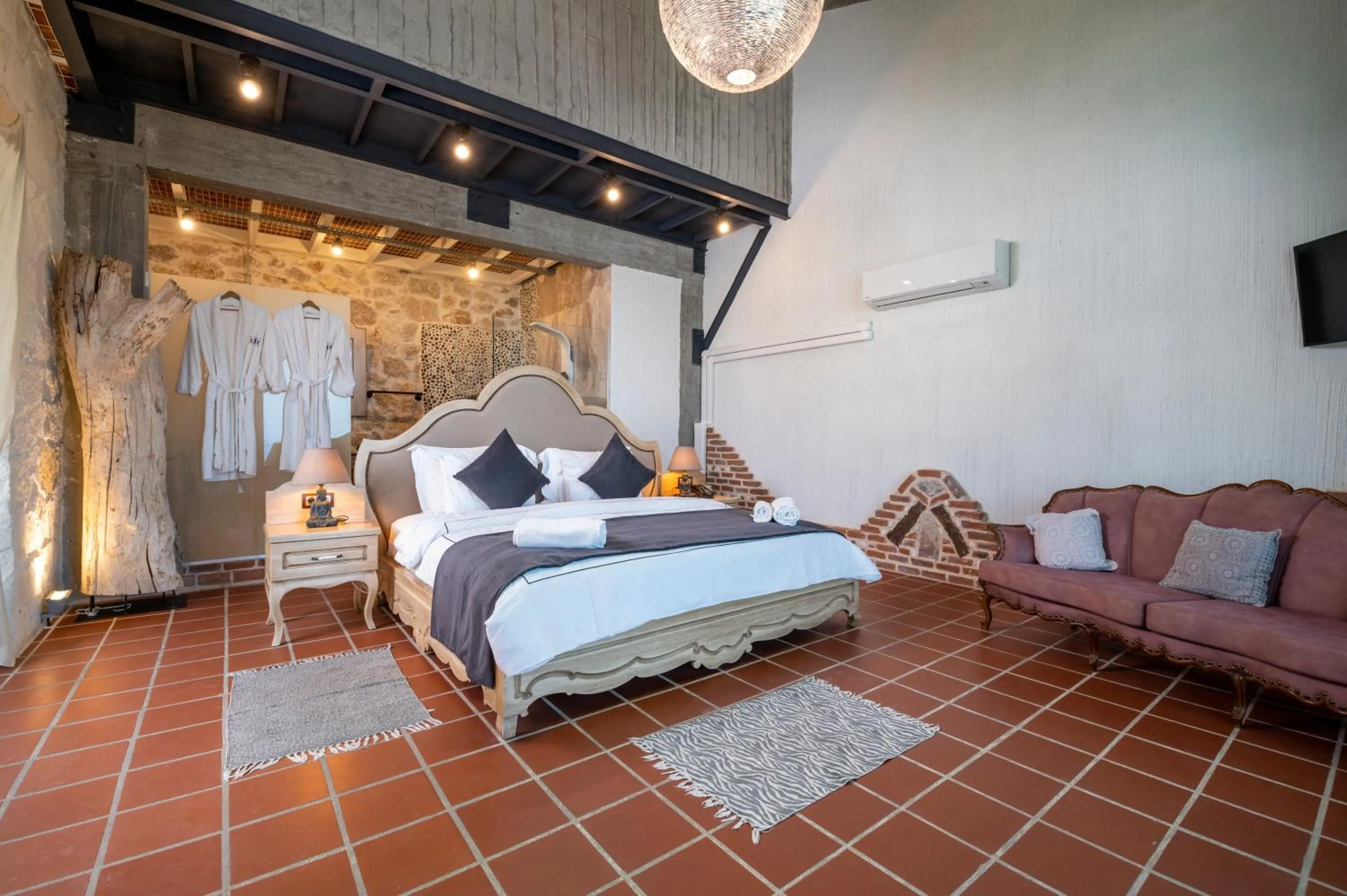 Photo of the whole room, Bed in Ölüdeniz Loft - Adults Only