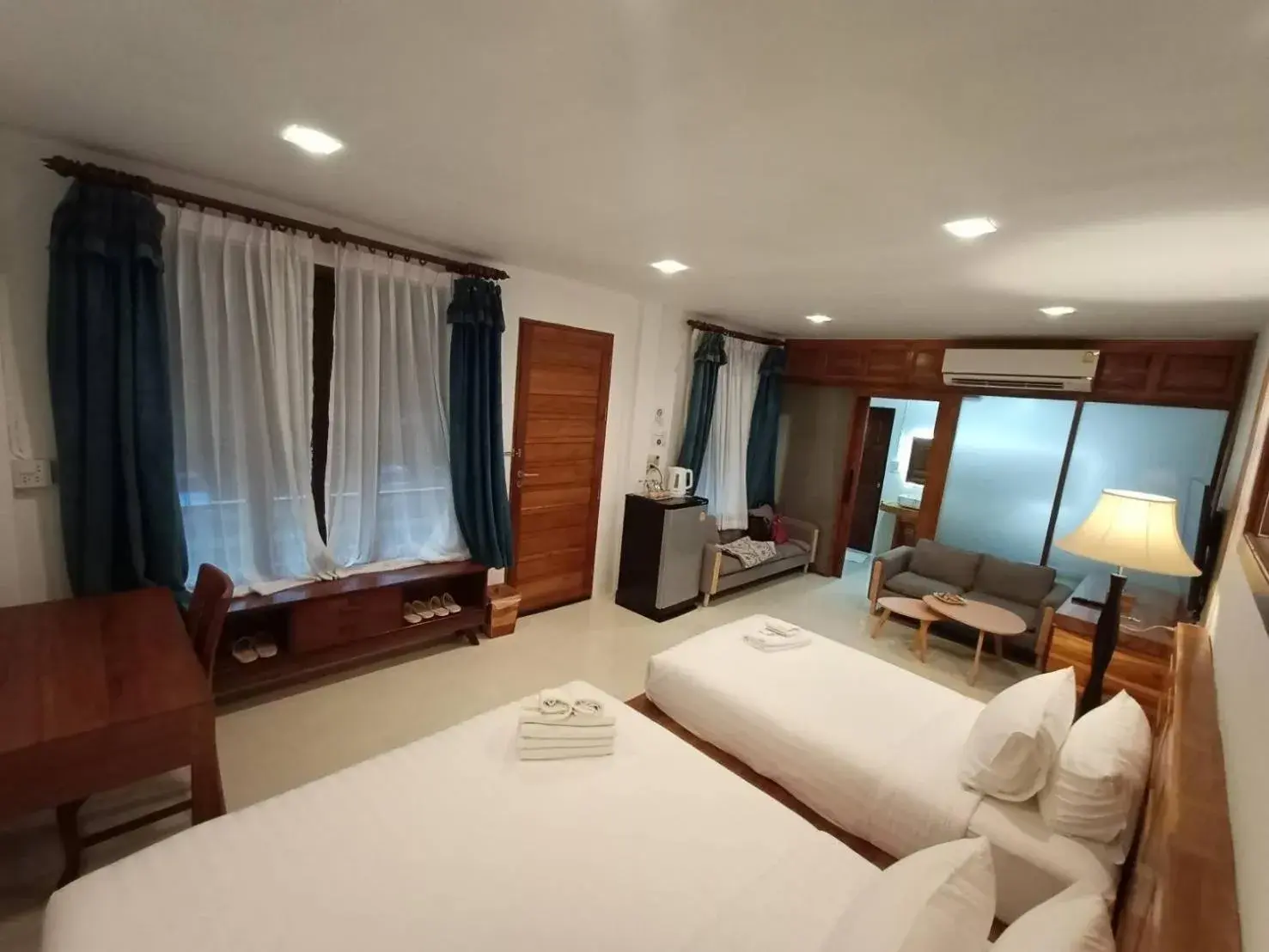Triple Room with Balcony in Anantaya Home Triple Room with Balcony in Anantaya Home