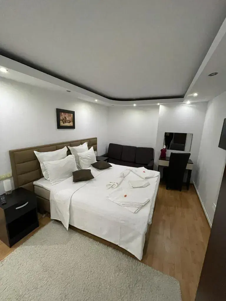 Two-Bedroom Apartment in Pridvorul Haiducilor Two-Bedroom Apartment in Pridvorul Haiducilor