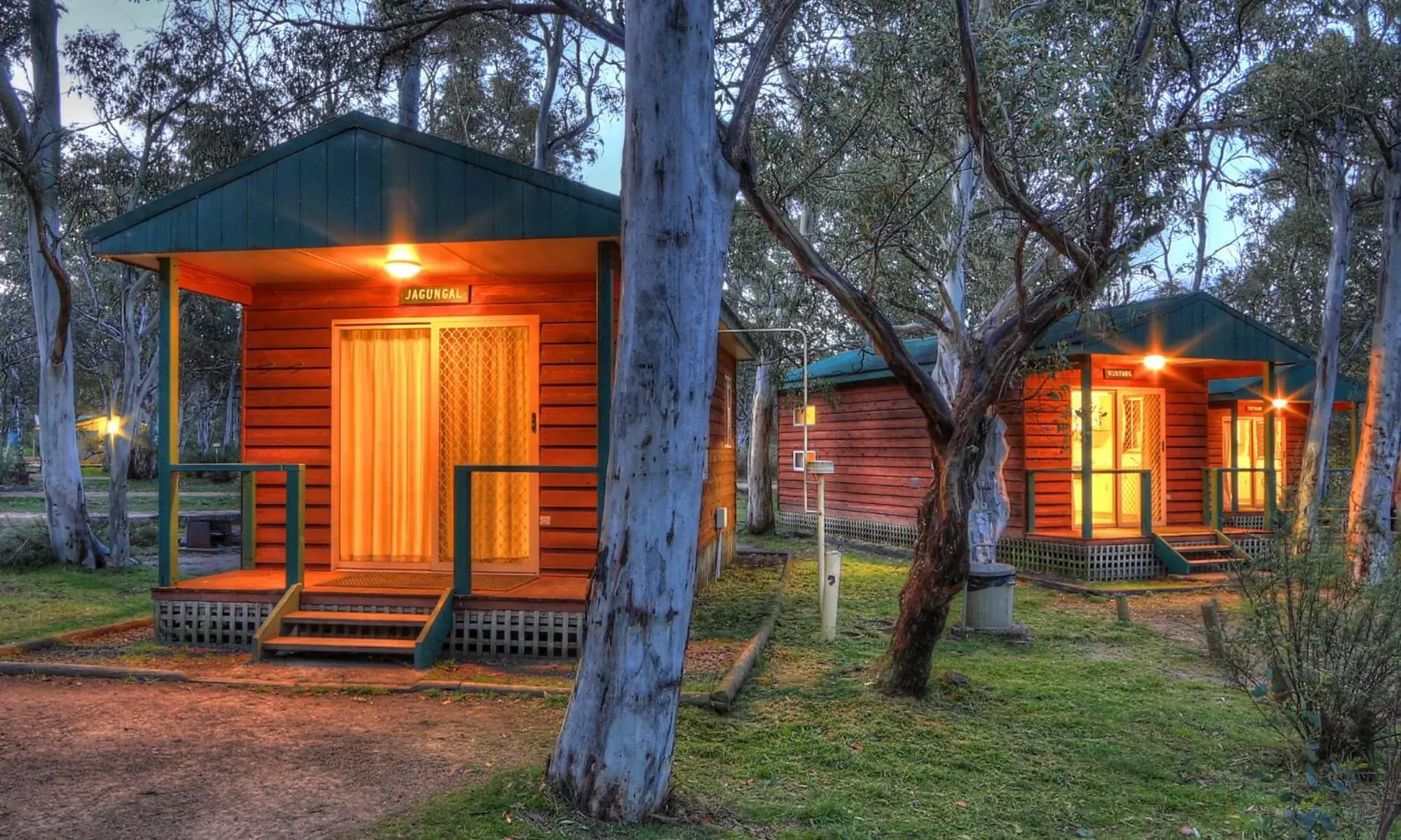 Standard Bungalow - Cedar Cabins in Kosciusko Tourist Park Standard Bungalow - Cedar Cabins in Kosciusko Tourist Park