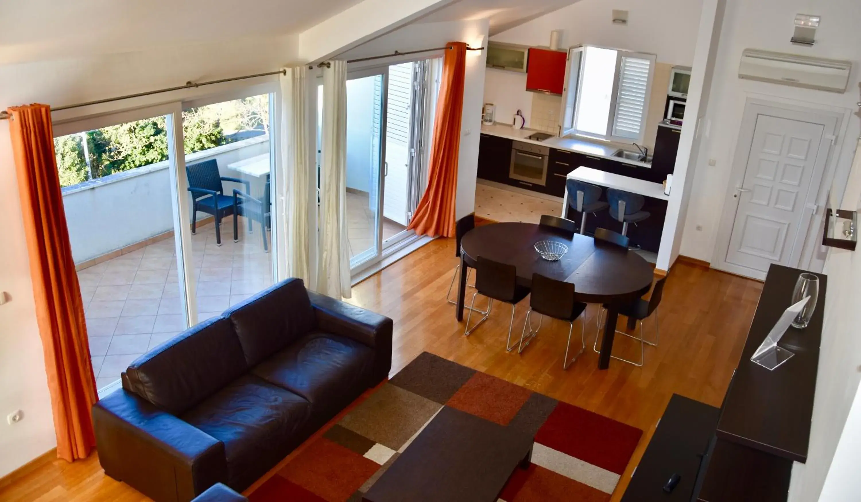 Balcony/Terrace, Seating Area in Pervanovo Apartments