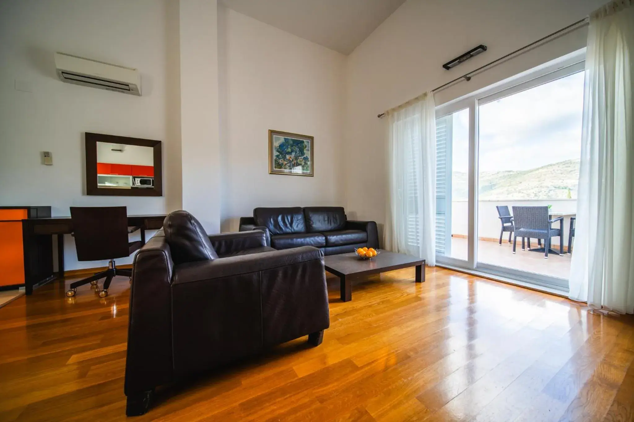 Living room in Pervanovo Apartments with Free Parking Living room in Pervanovo Apartments with Free Parking