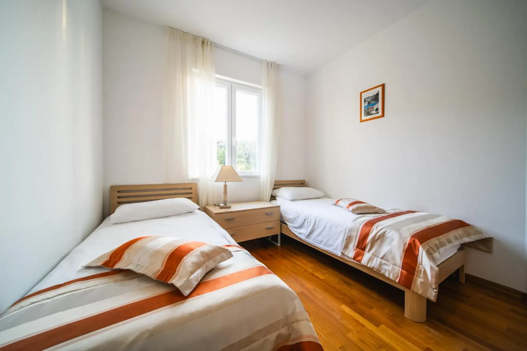 Bed in Pervanovo Apartments with Free Parking Bed in Pervanovo Apartments with Free Parking