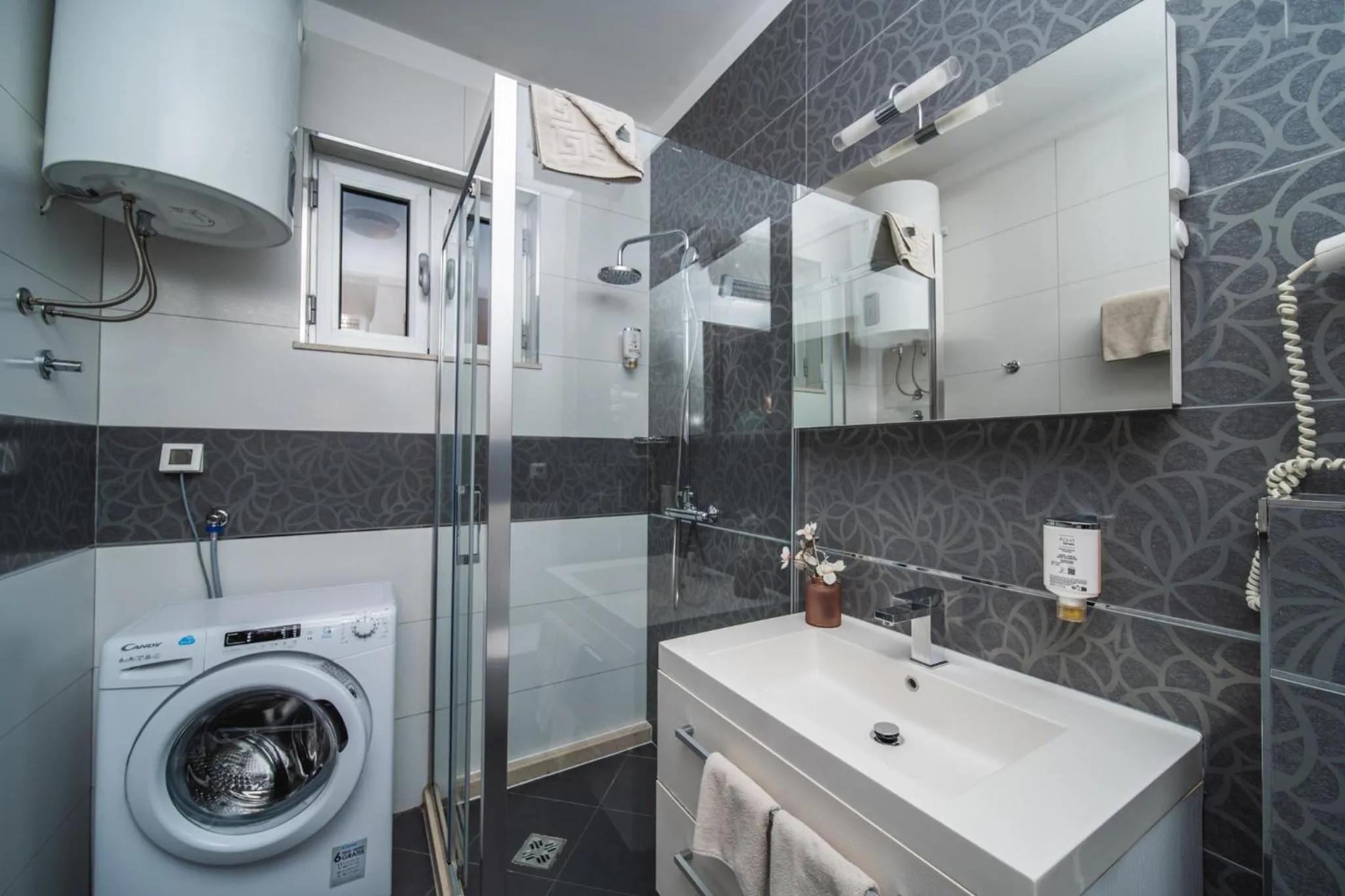 Shower in Pervanovo Apartments with Free Parking