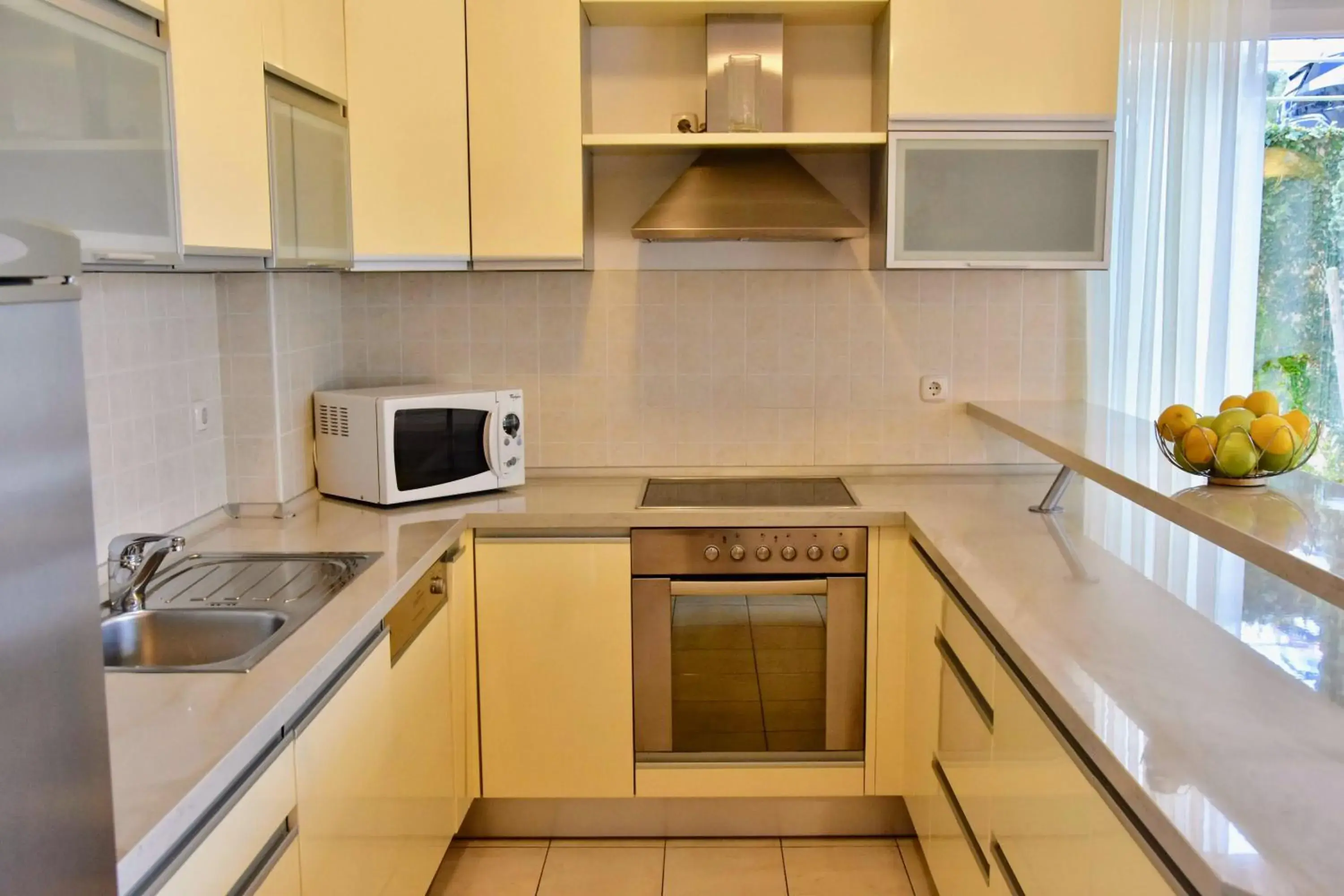Kitchen or kitchenette, Kitchen/Kitchenette in Pervanovo Apartments