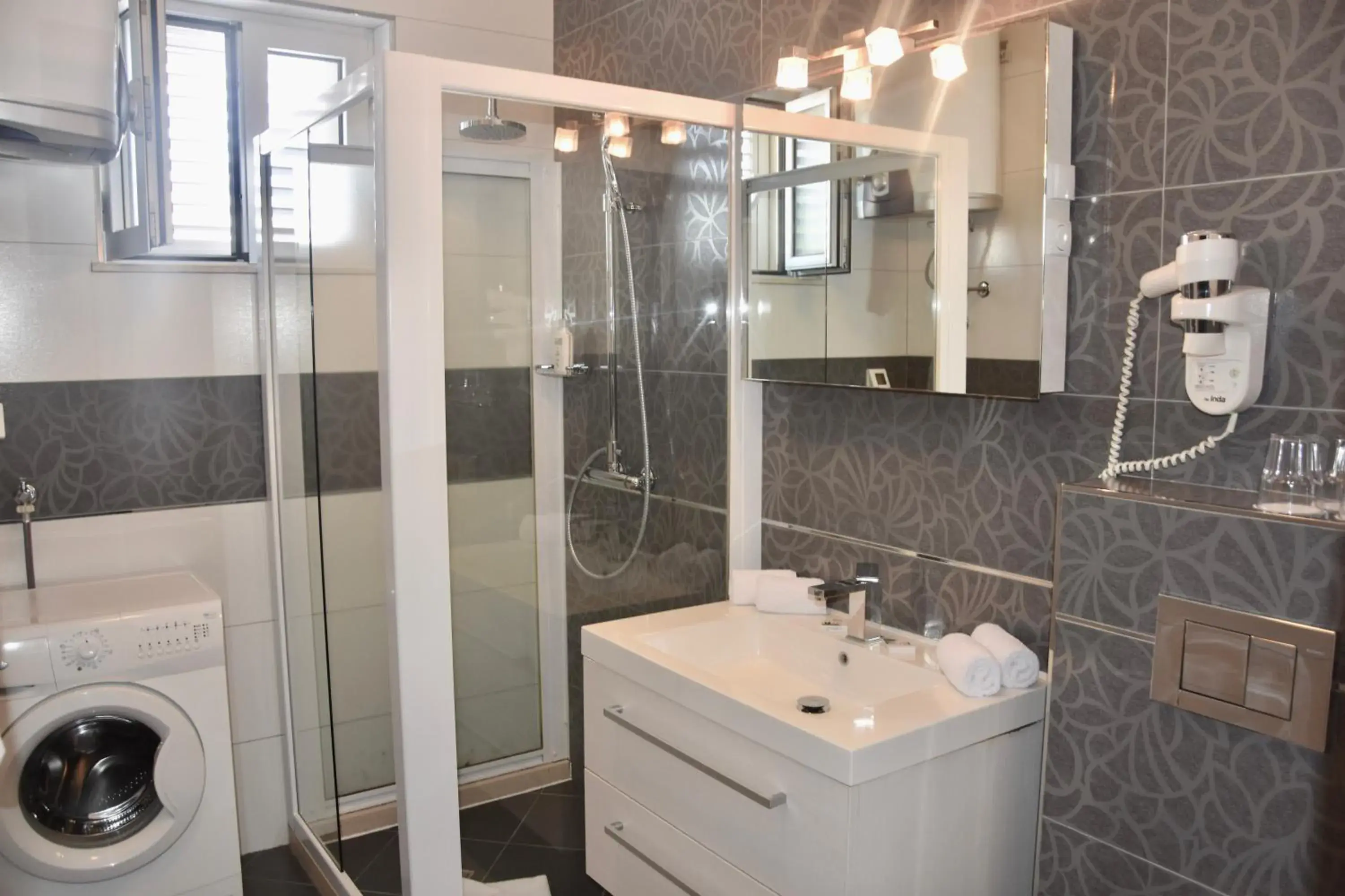 Shower, Bathroom in Pervanovo Apartments