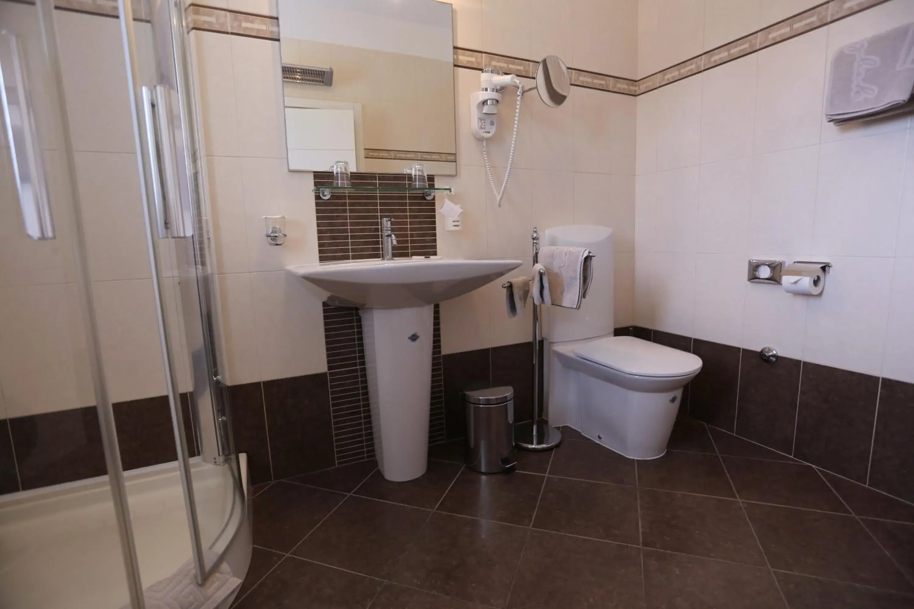 Shower, Bathroom in Pervanovo Apartments