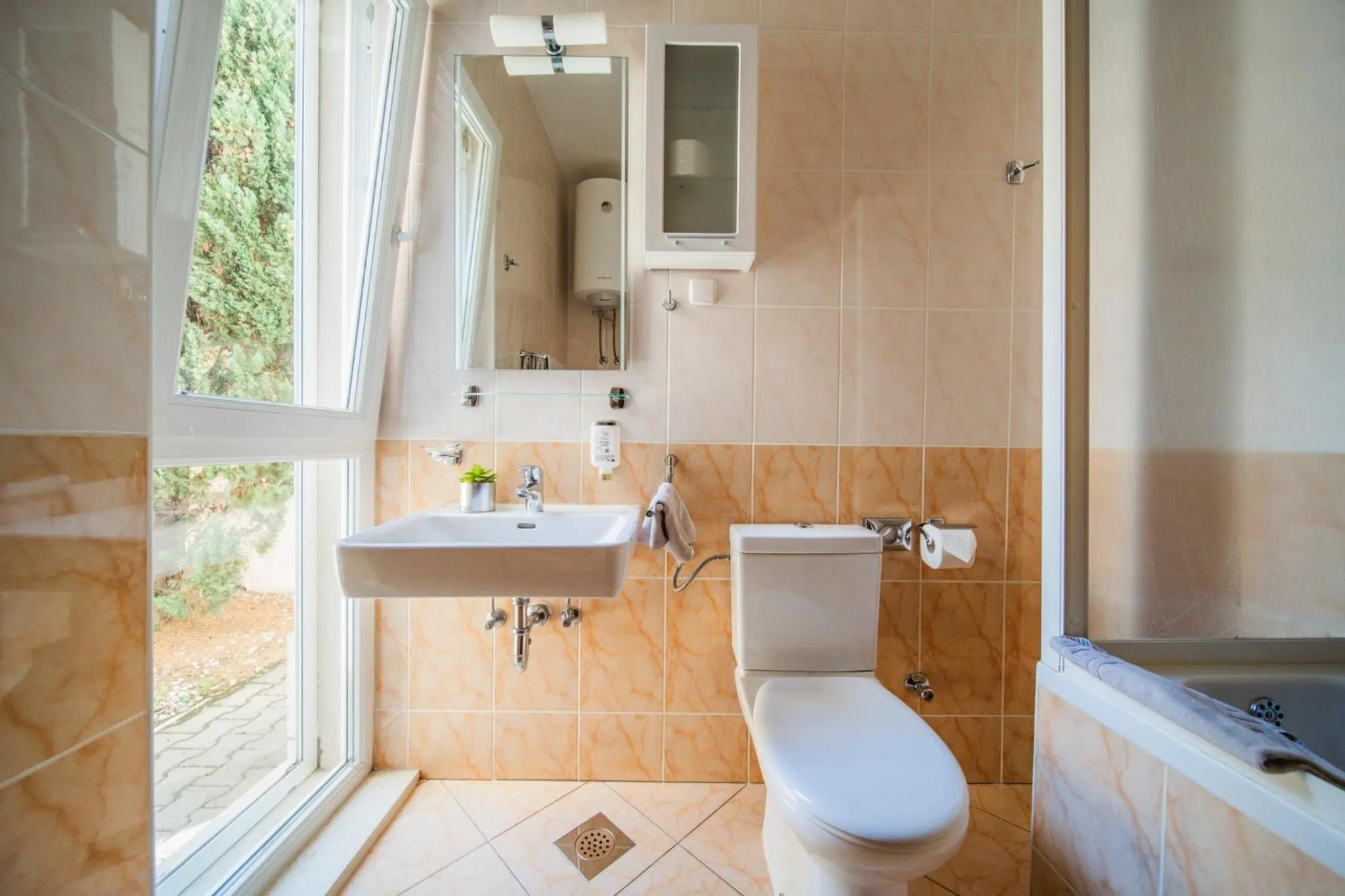 Shower in Pervanovo Apartments with Free Parking
