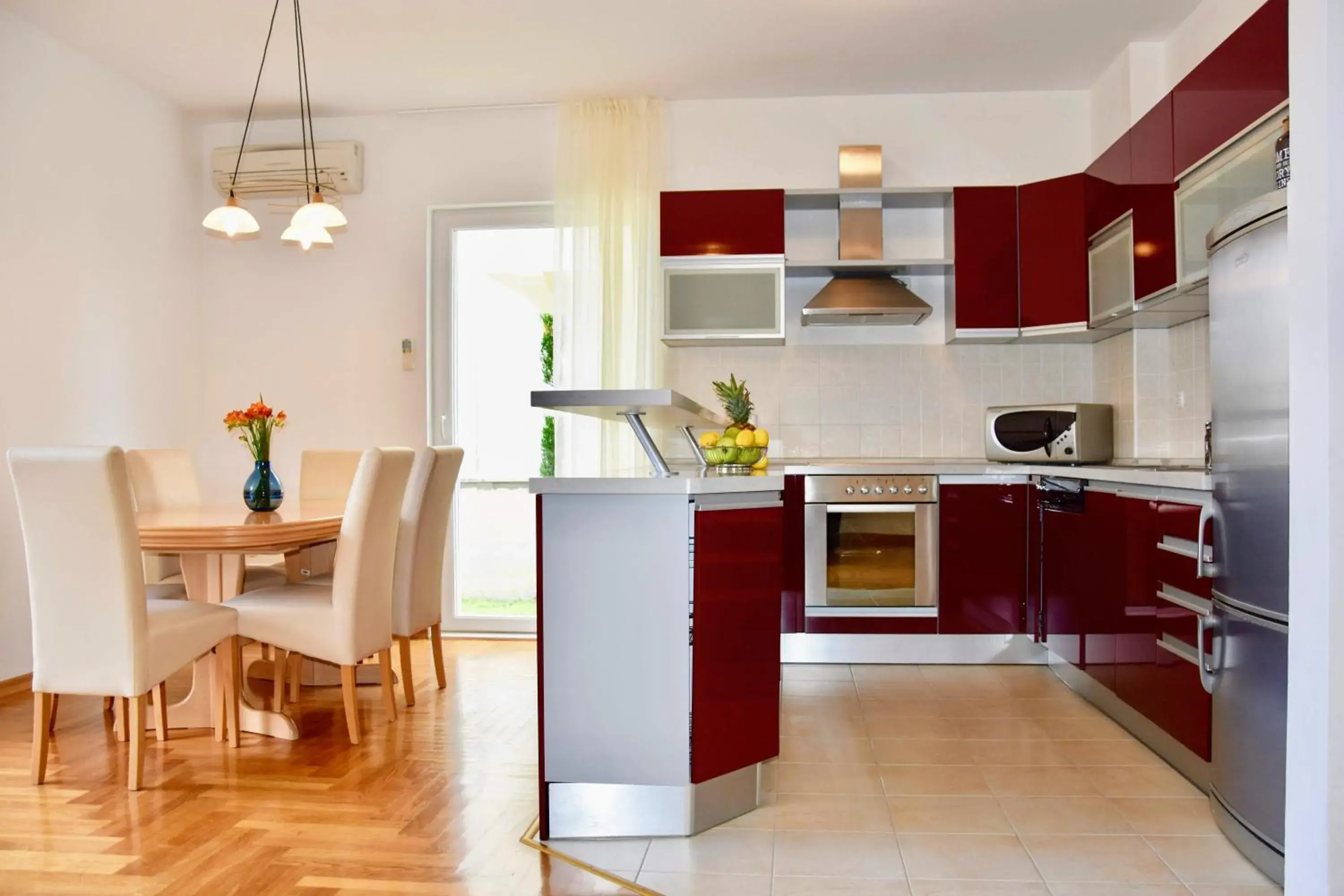 Kitchen or kitchenette, Kitchen/Kitchenette in Pervanovo Apartments