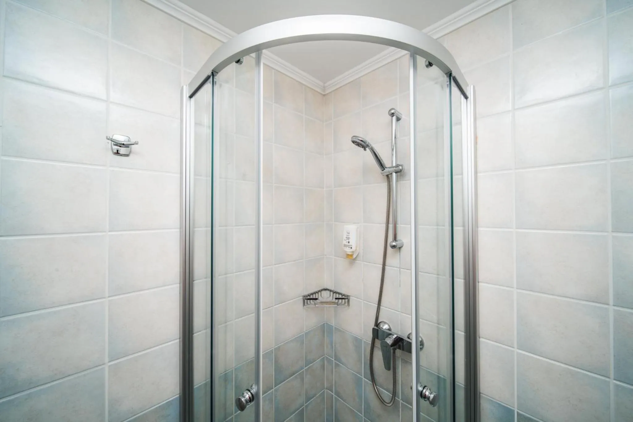 Shower in Pervanovo Apartments with Free Parking