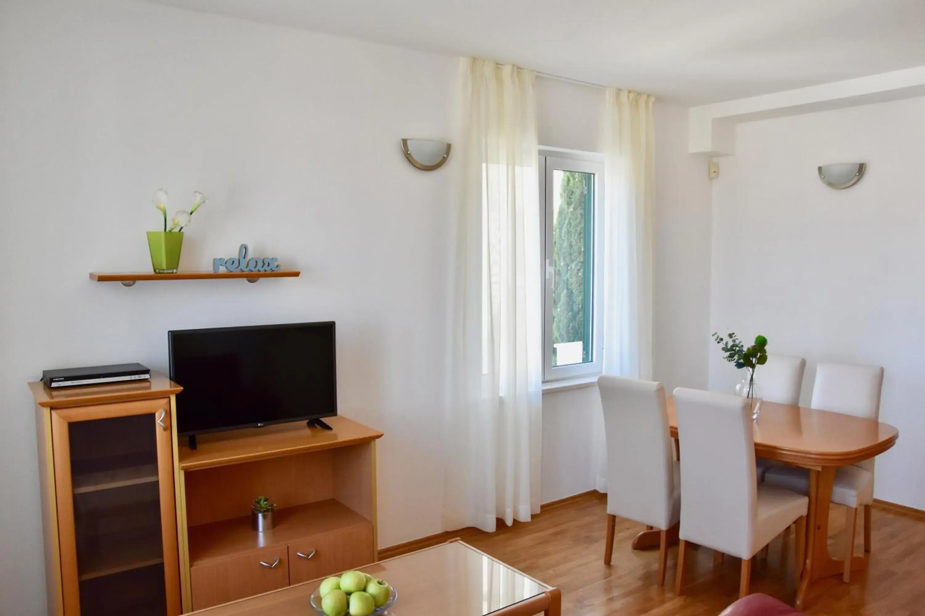 Living room, TV/Entertainment Center in Pervanovo Apartments