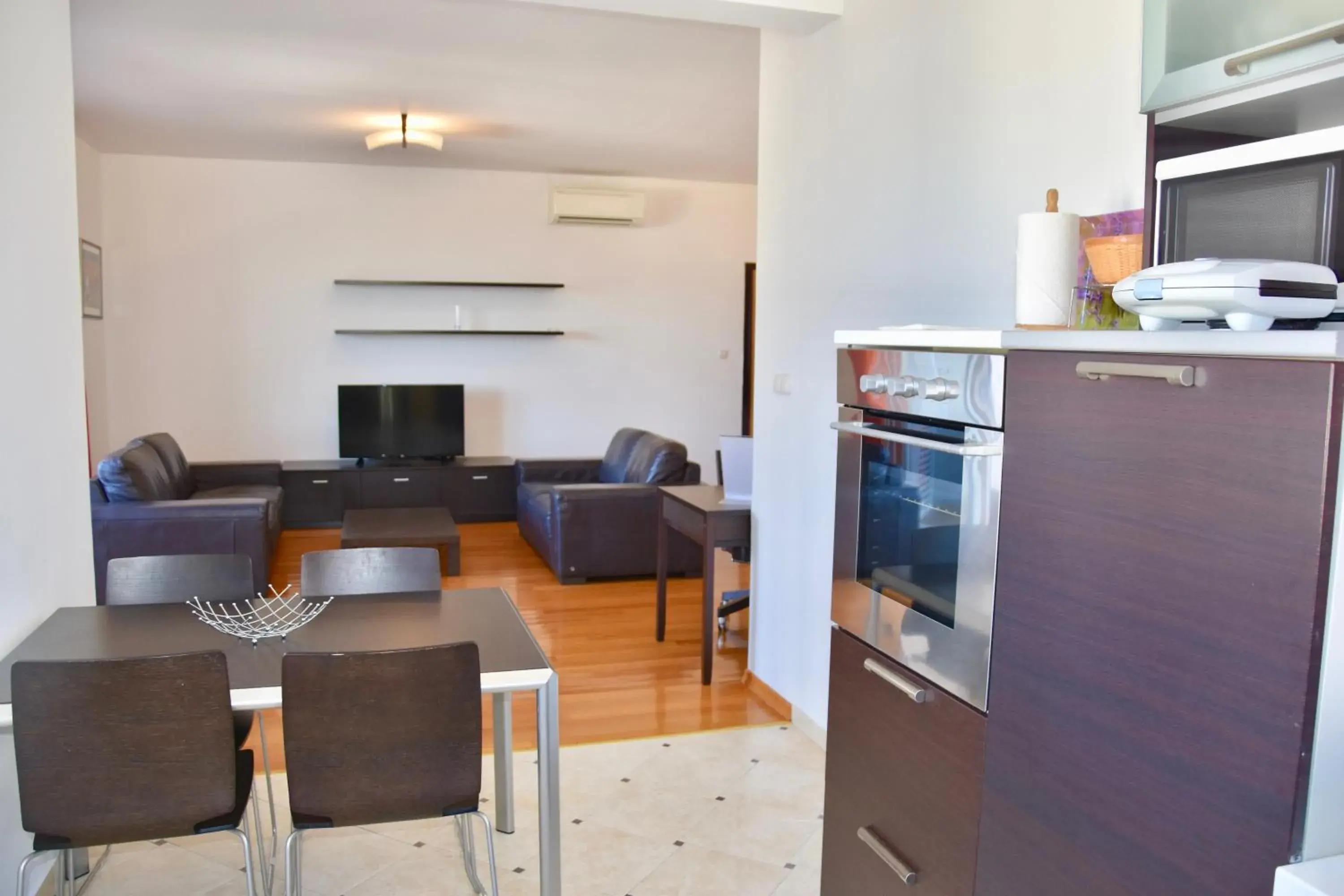 Kitchen or kitchenette, Kitchen/Kitchenette in Pervanovo Apartments