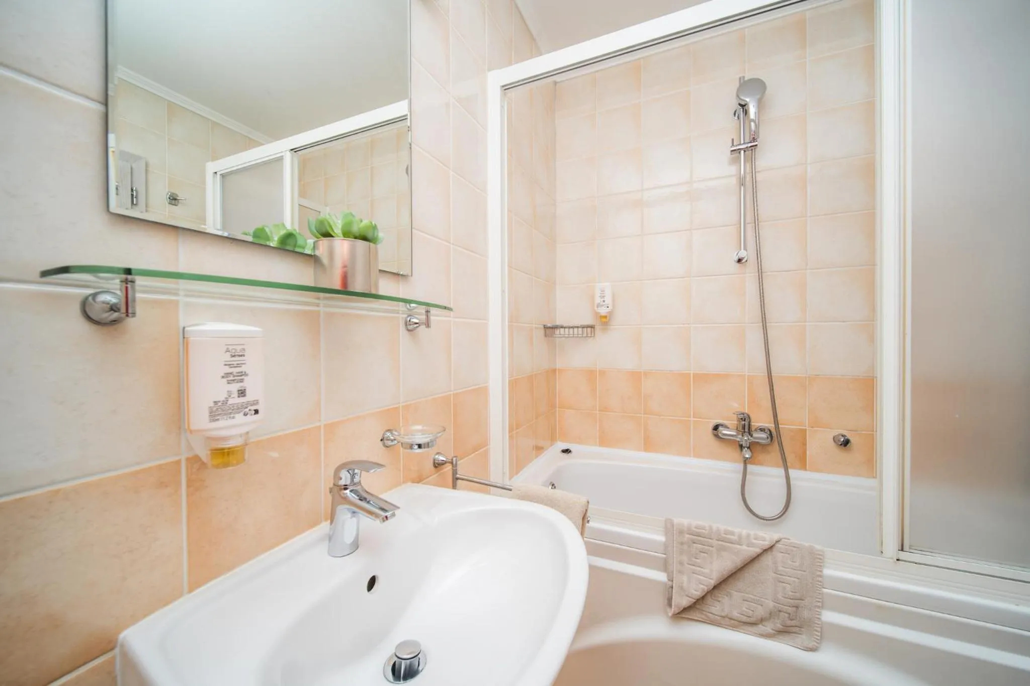 Shower in Pervanovo Apartments with Free Parking