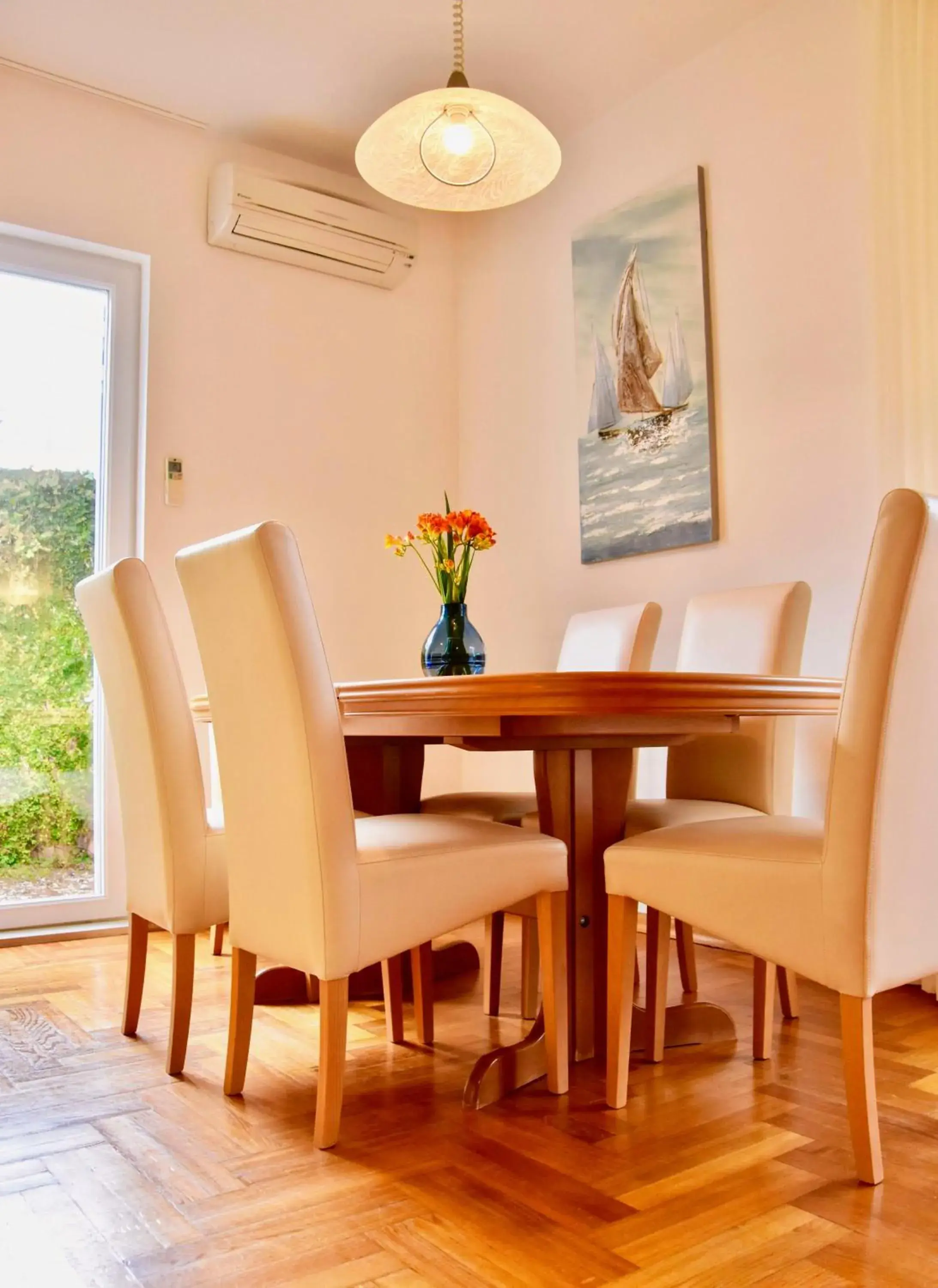 Seating area, Dining Area in Pervanovo Apartments