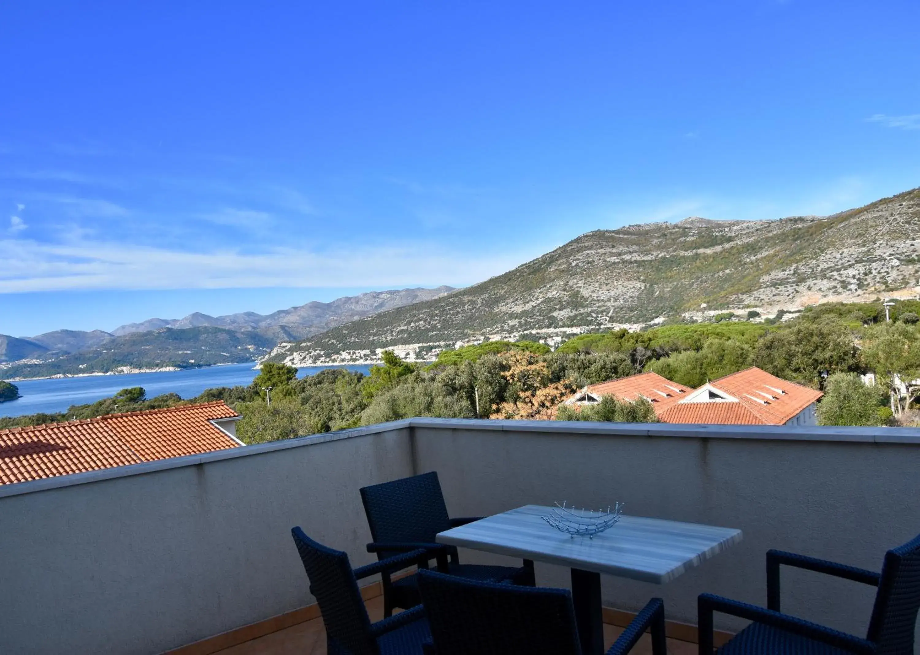 Balcony/Terrace, Mountain View in Pervanovo Apartments