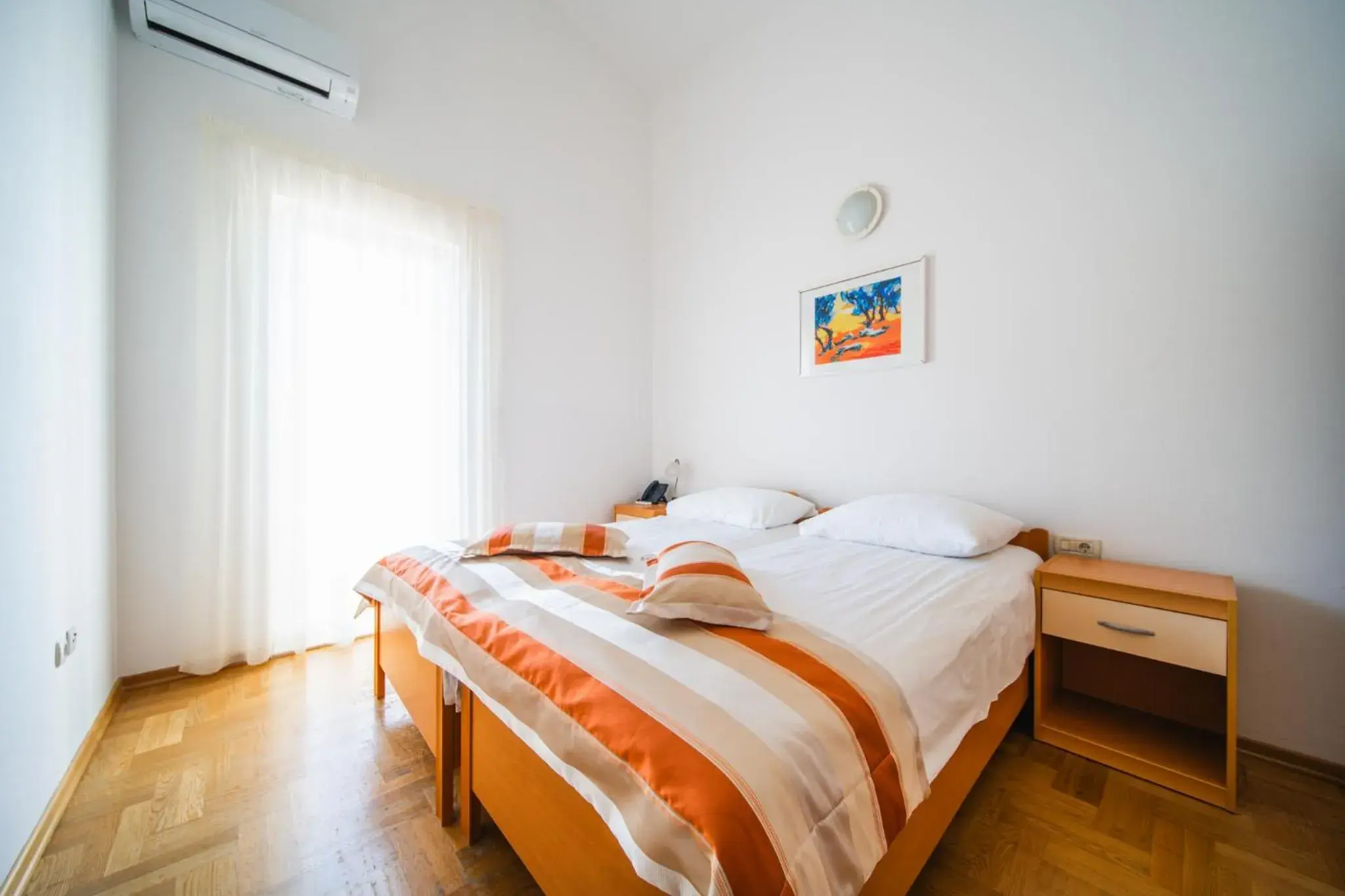Bed in Pervanovo Apartments with Free Parking Bed in Pervanovo Apartments with Free Parking