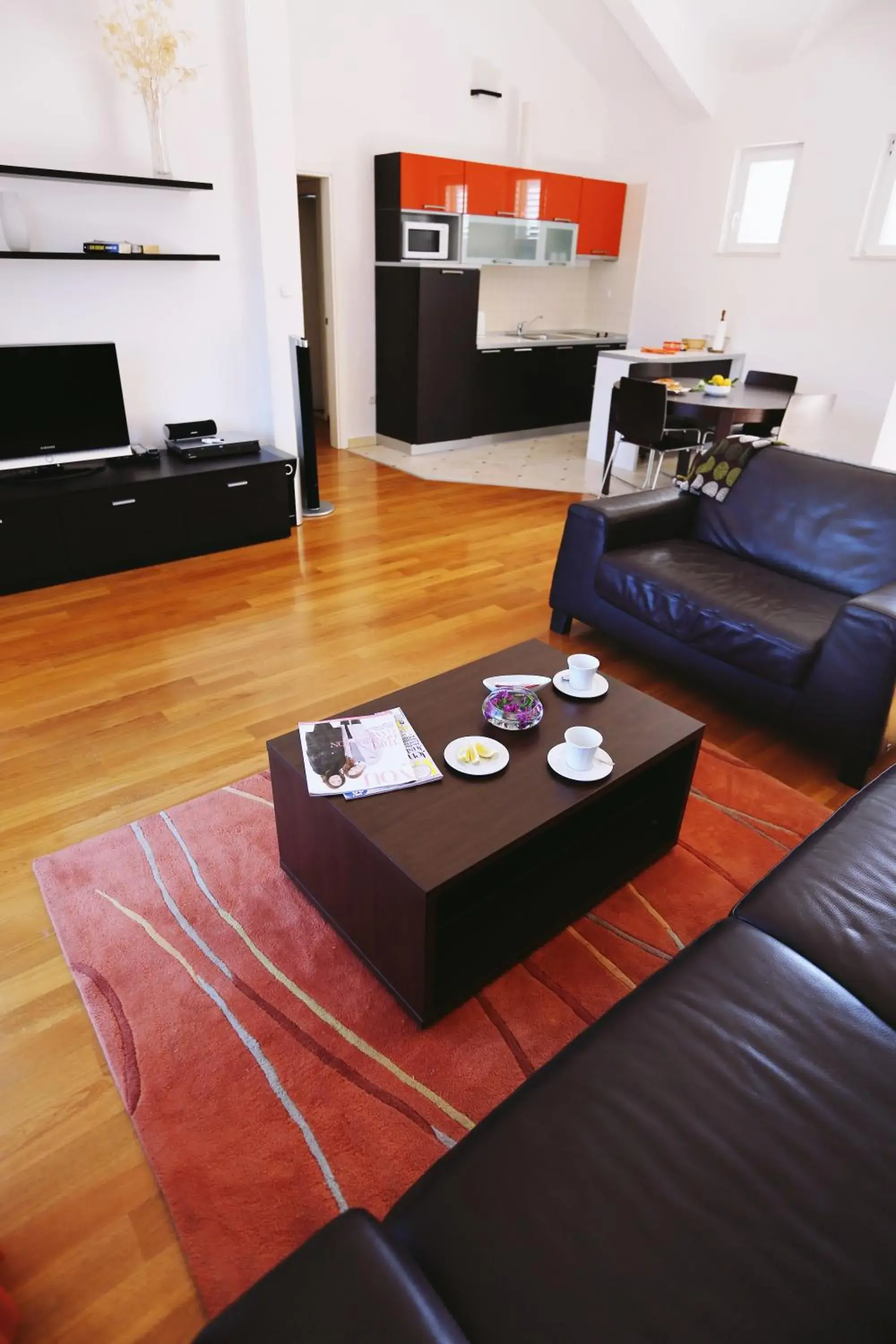 Kitchen or kitchenette, Seating Area in Pervanovo Apartments