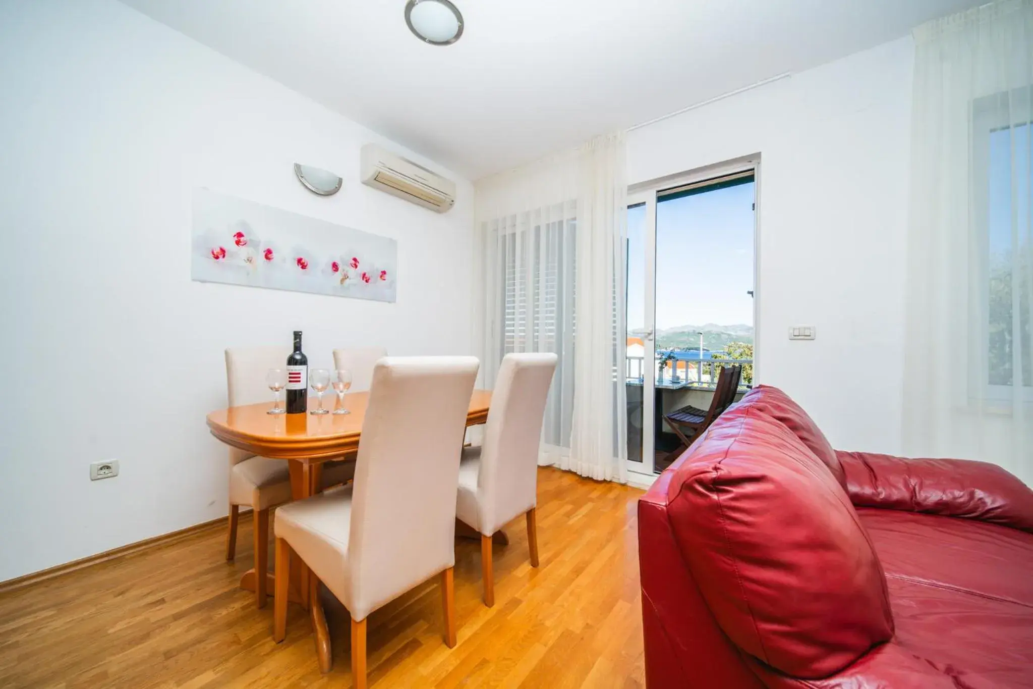 Living room in Pervanovo Apartments with Free Parking Living room in Pervanovo Apartments with Free Parking