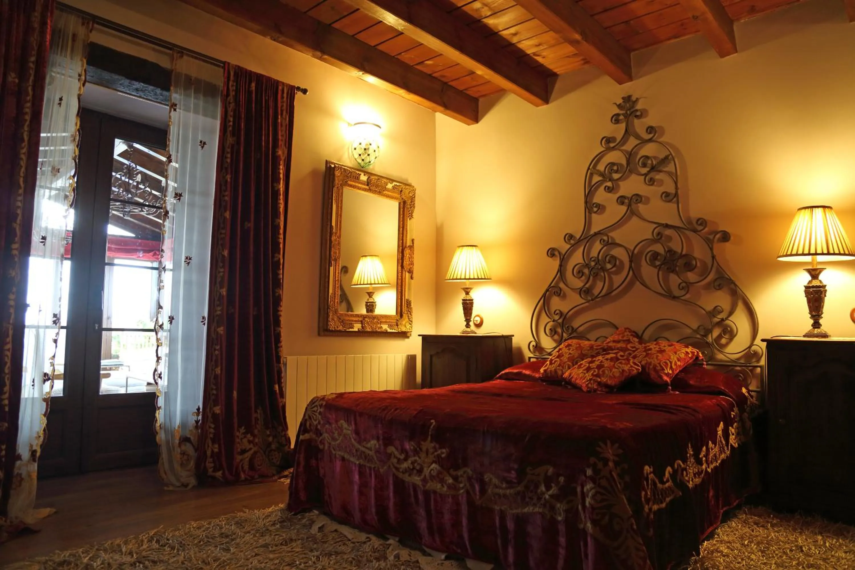 Photo of the whole room, Bed in La Posada Del Canal