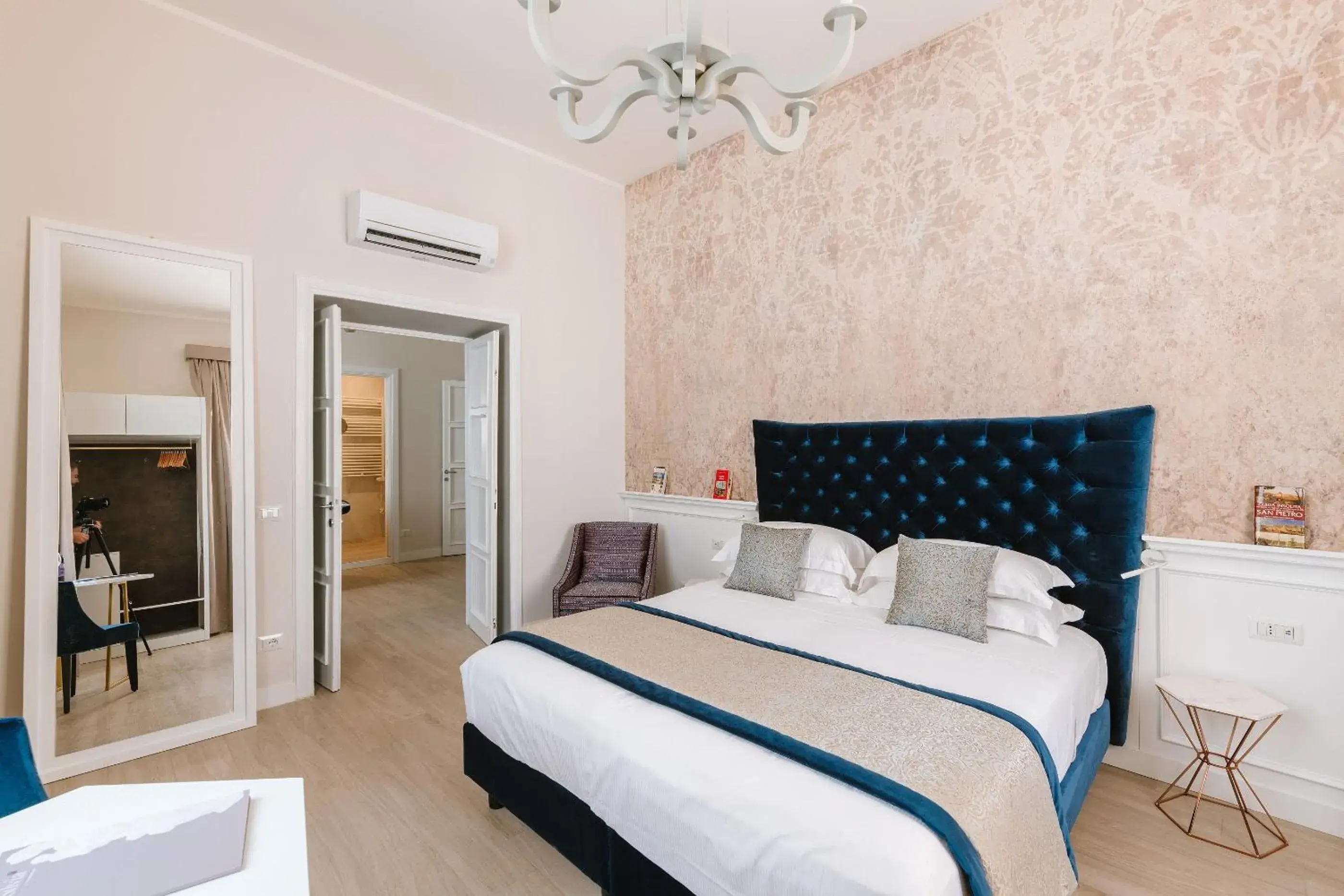 Bed in Rhea Silvia Luxury Navona Bed in Rhea Silvia Luxury Navona