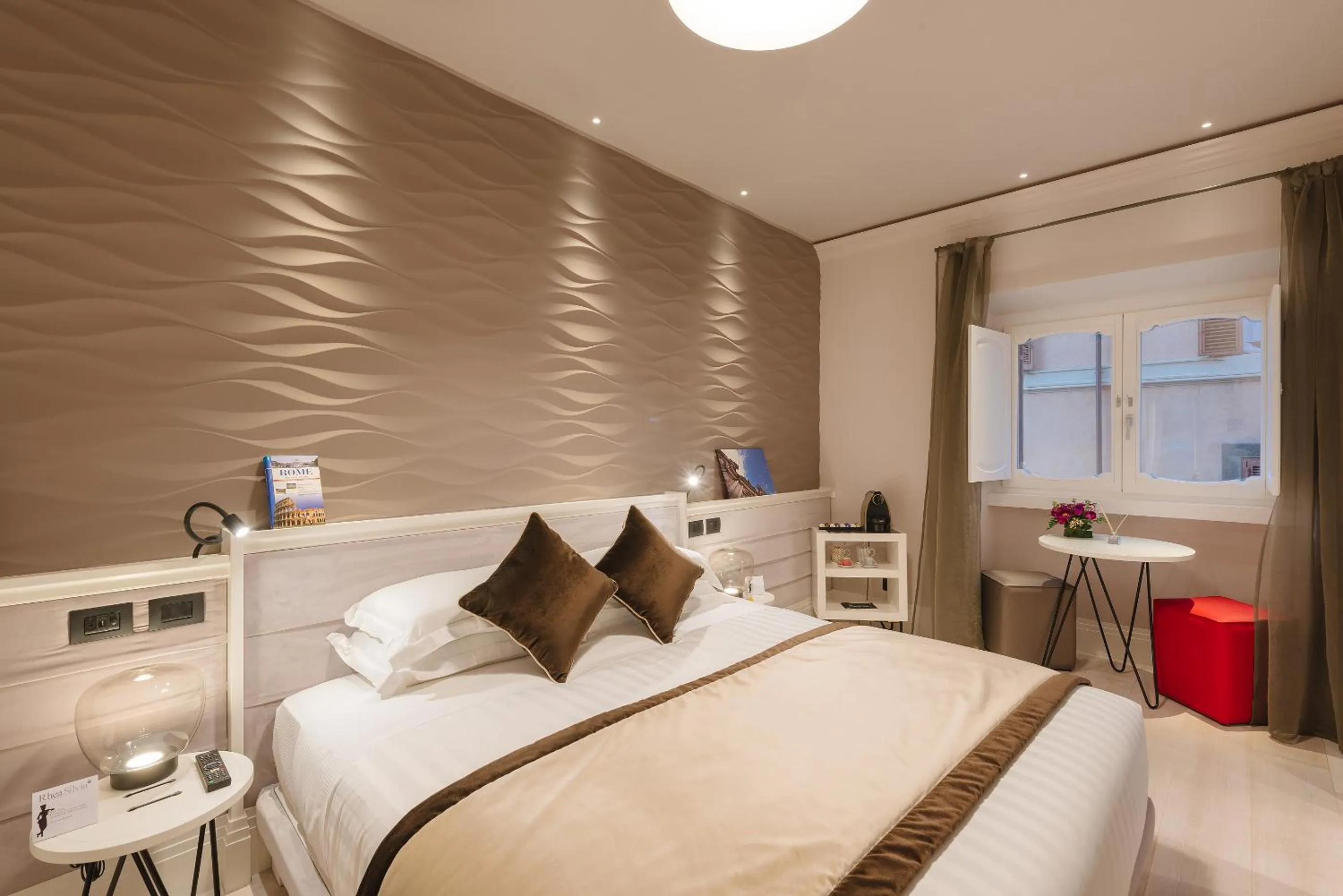 Bed in Rhea Silvia Luxury Navona