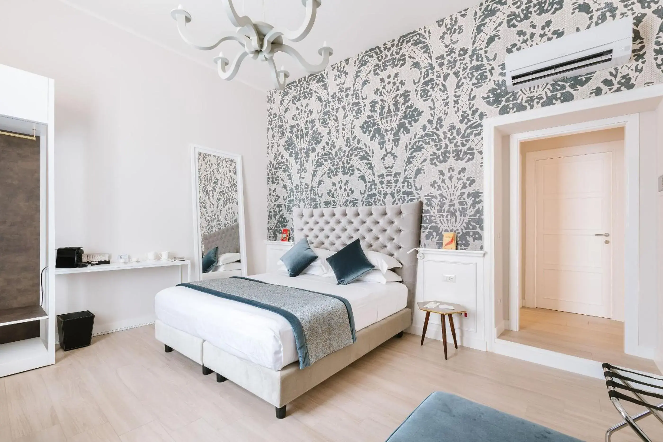 Bed in Rhea Silvia Luxury Navona Bed in Rhea Silvia Luxury Navona