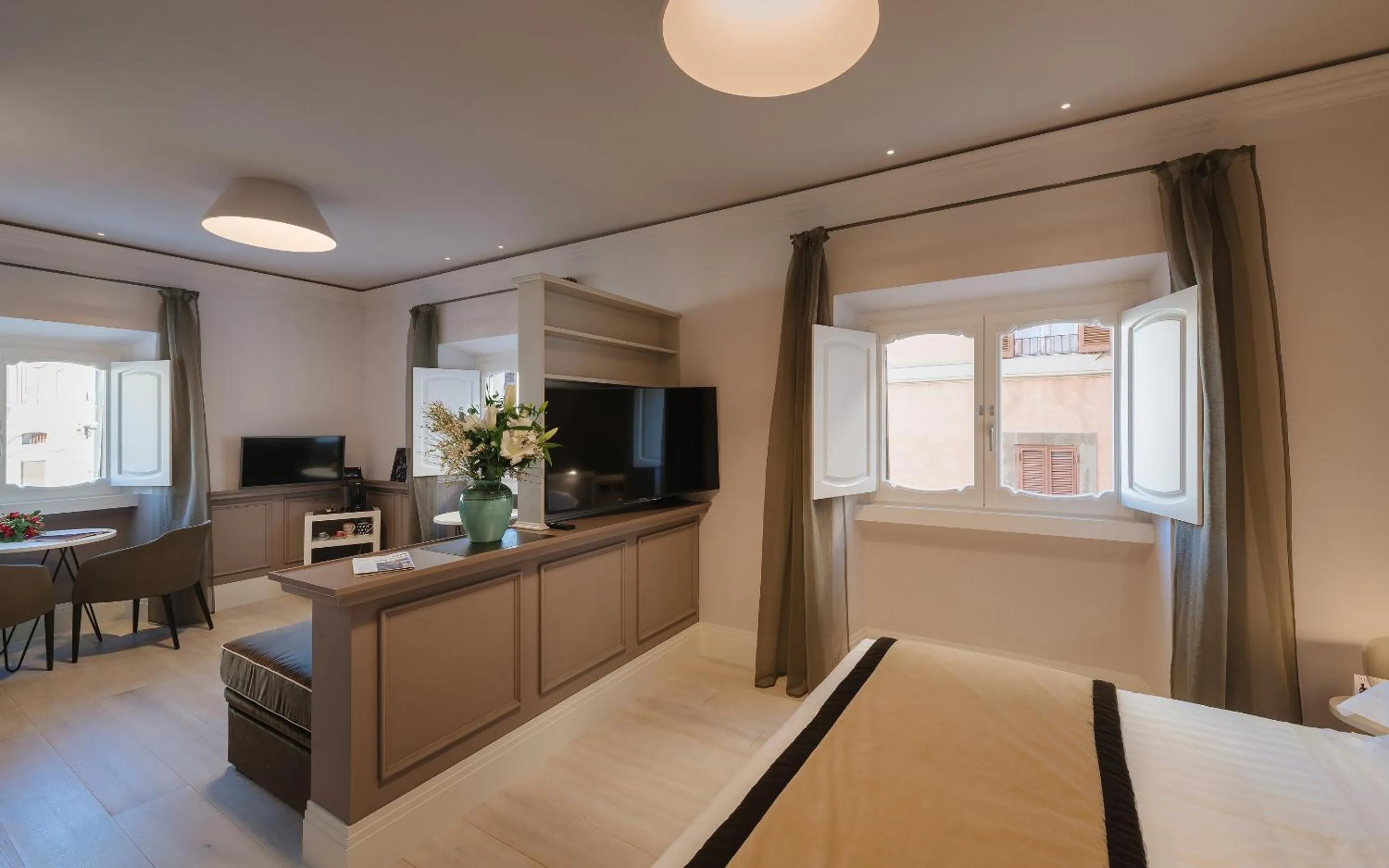 Photo of the whole room, Bed in Rhea Silvia Luxury Navona