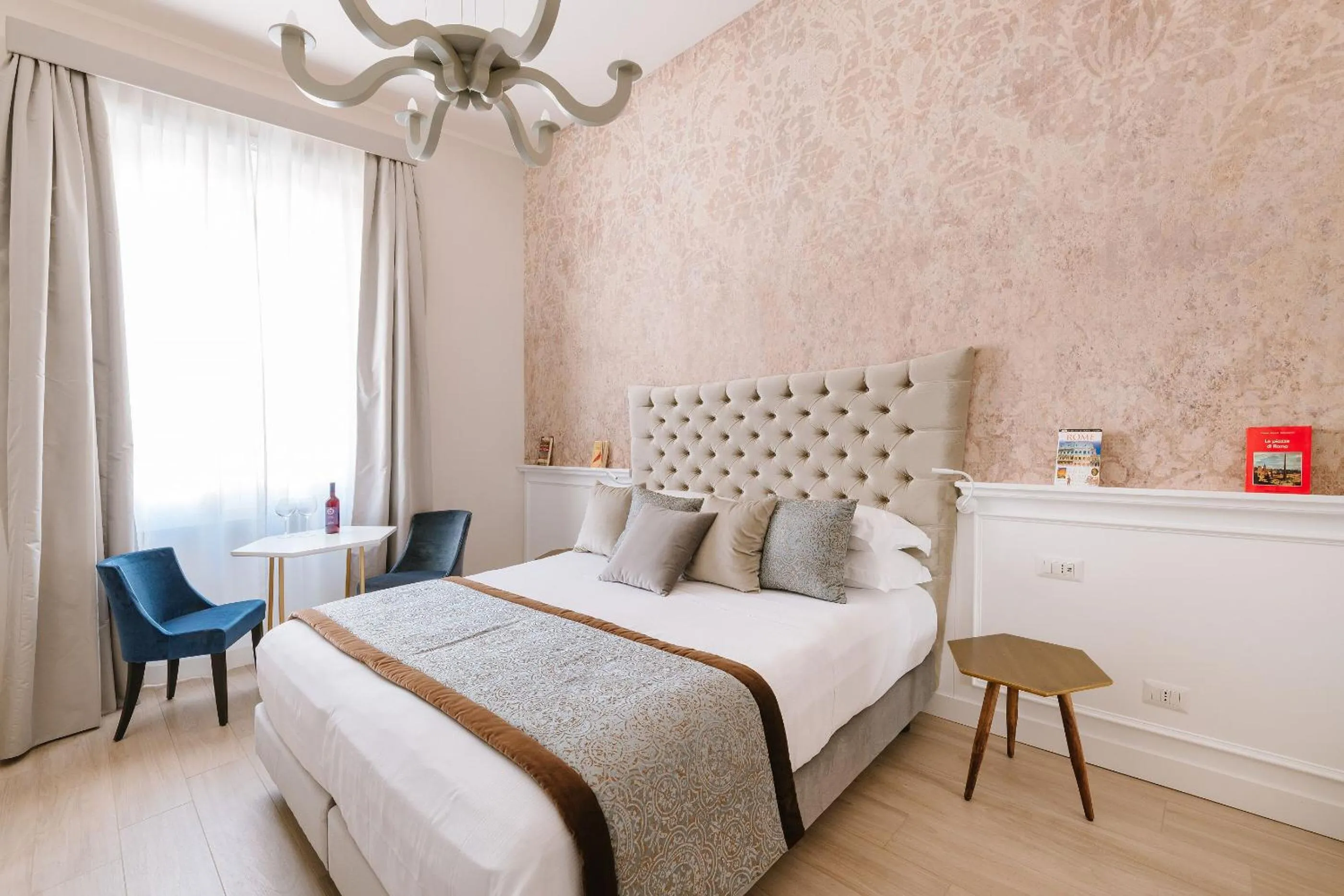 Bed in Rhea Silvia Luxury Navona