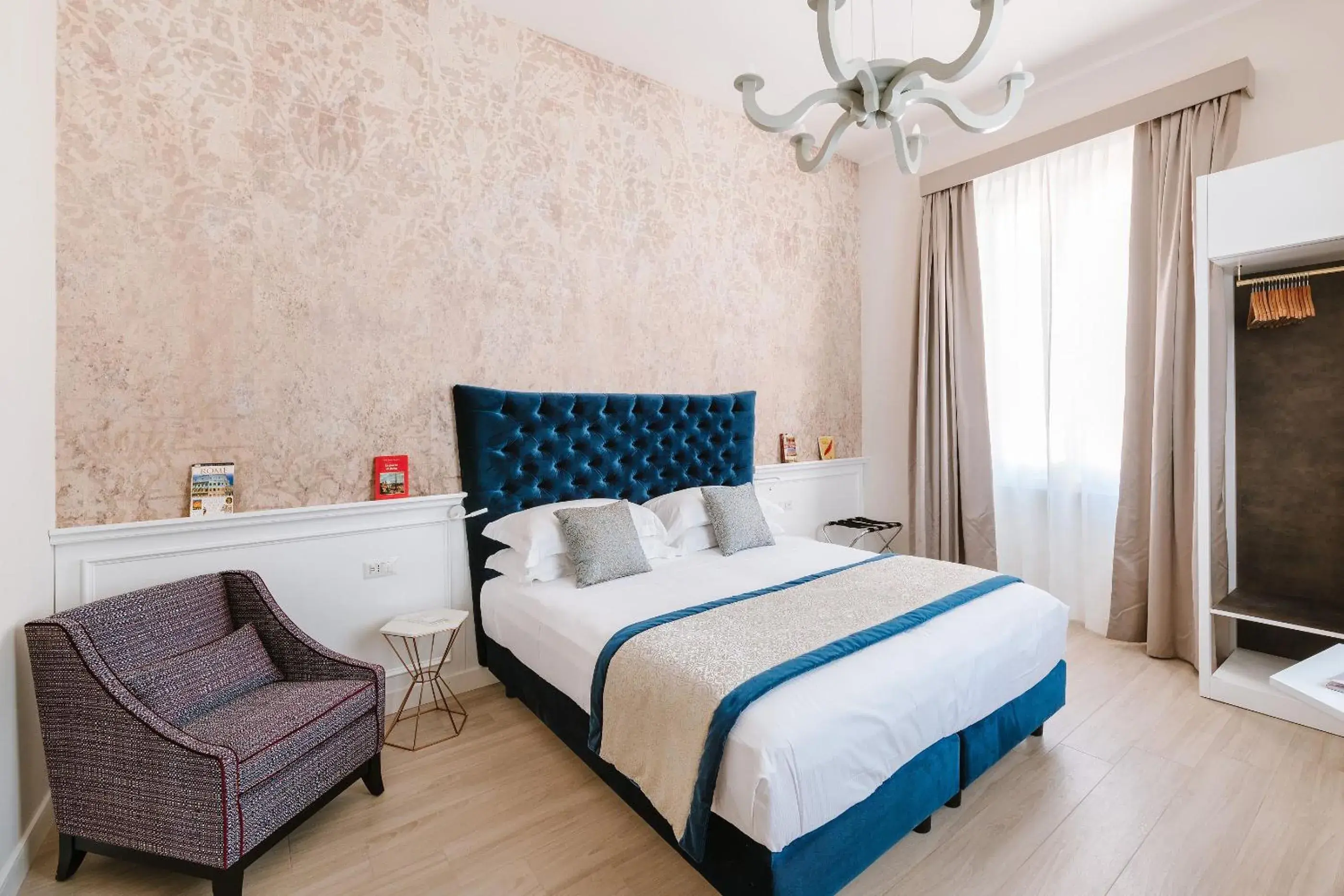 Bed in Rhea Silvia Luxury Navona Bed in Rhea Silvia Luxury Navona