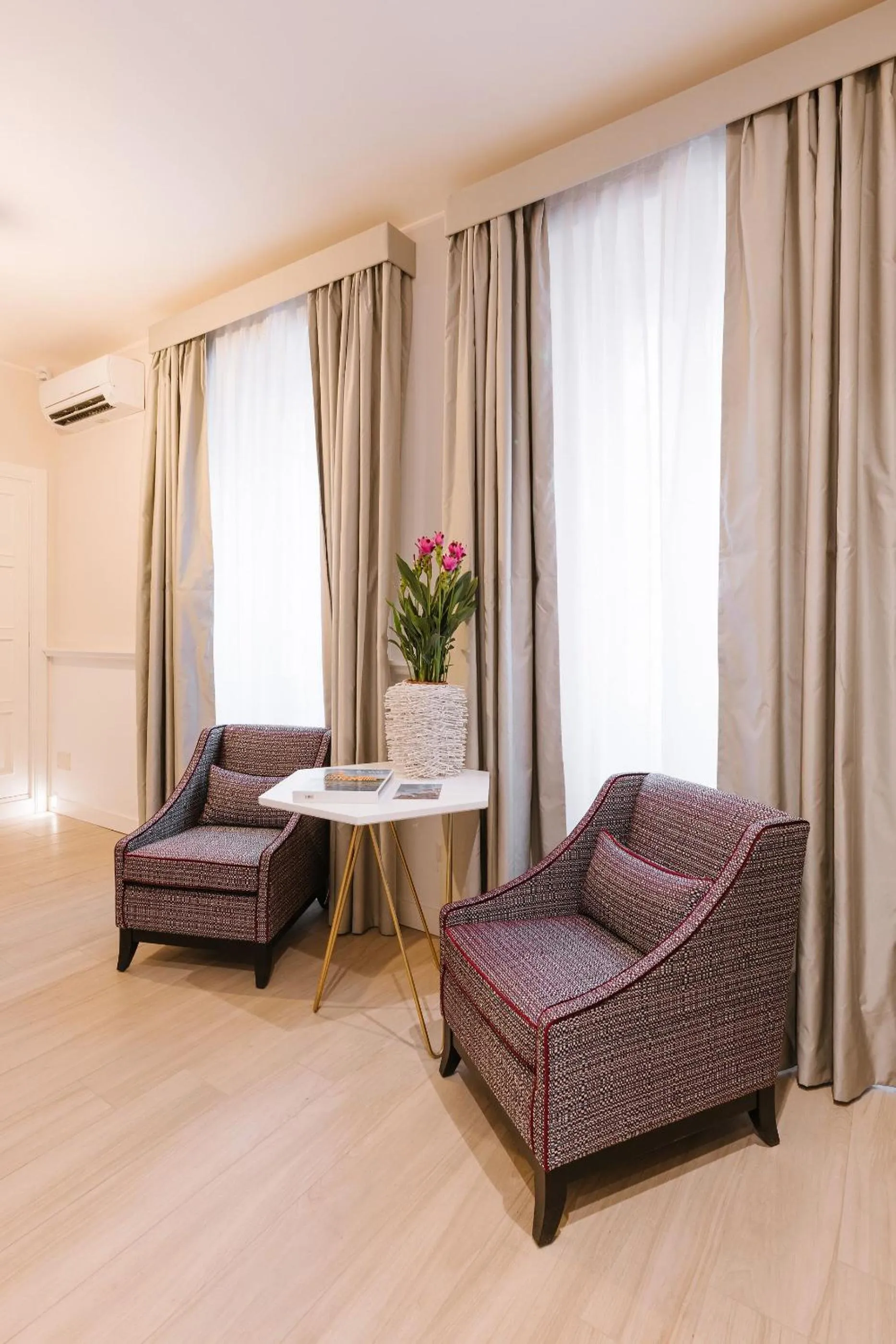 Rhea Silvia Luxury Navona