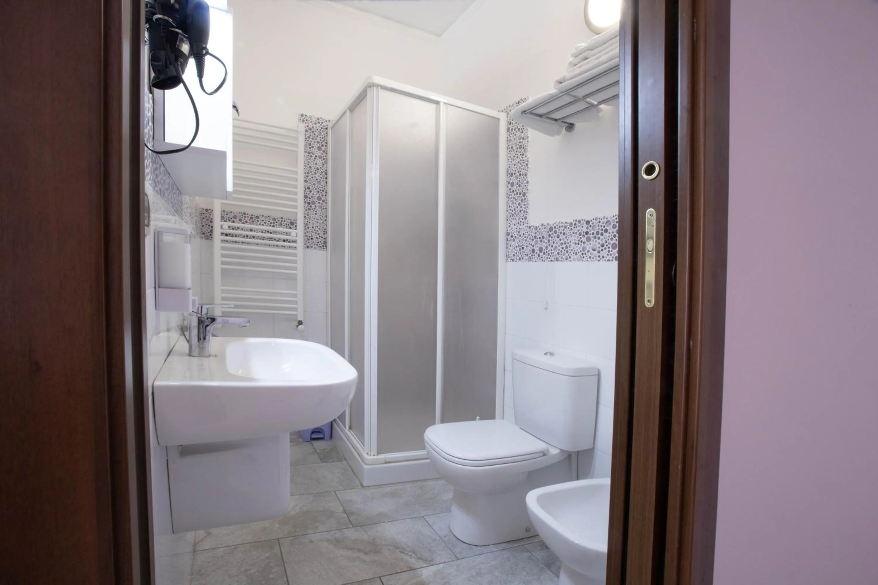 Shower in Etna Sea House