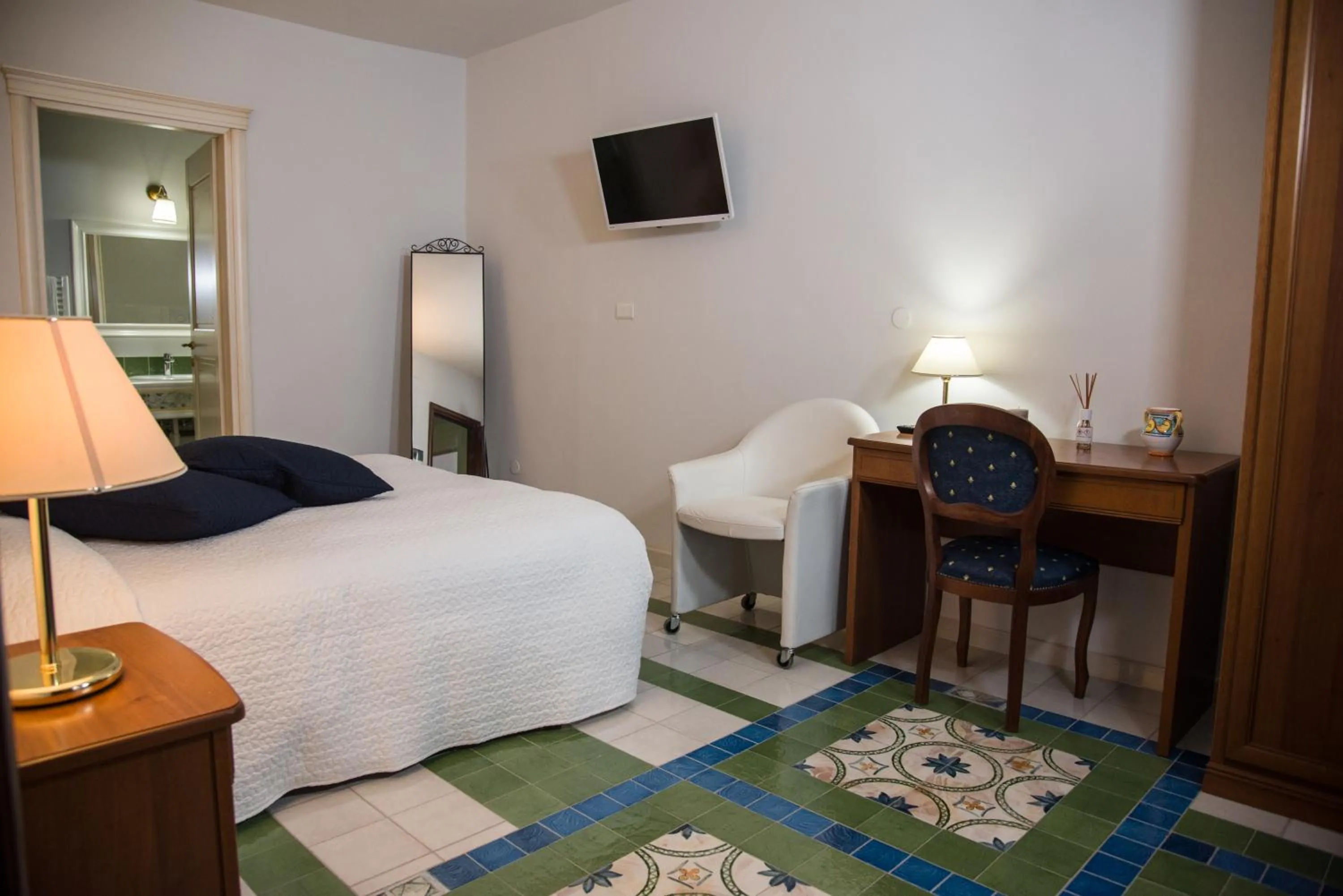 Deluxe King Room - single occupancy in Via Roma 205