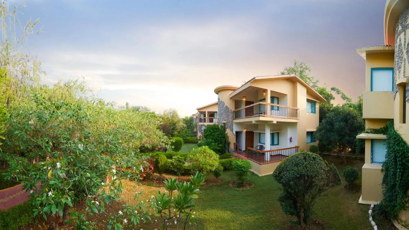 Aacorn Hideaway Resort & Spa