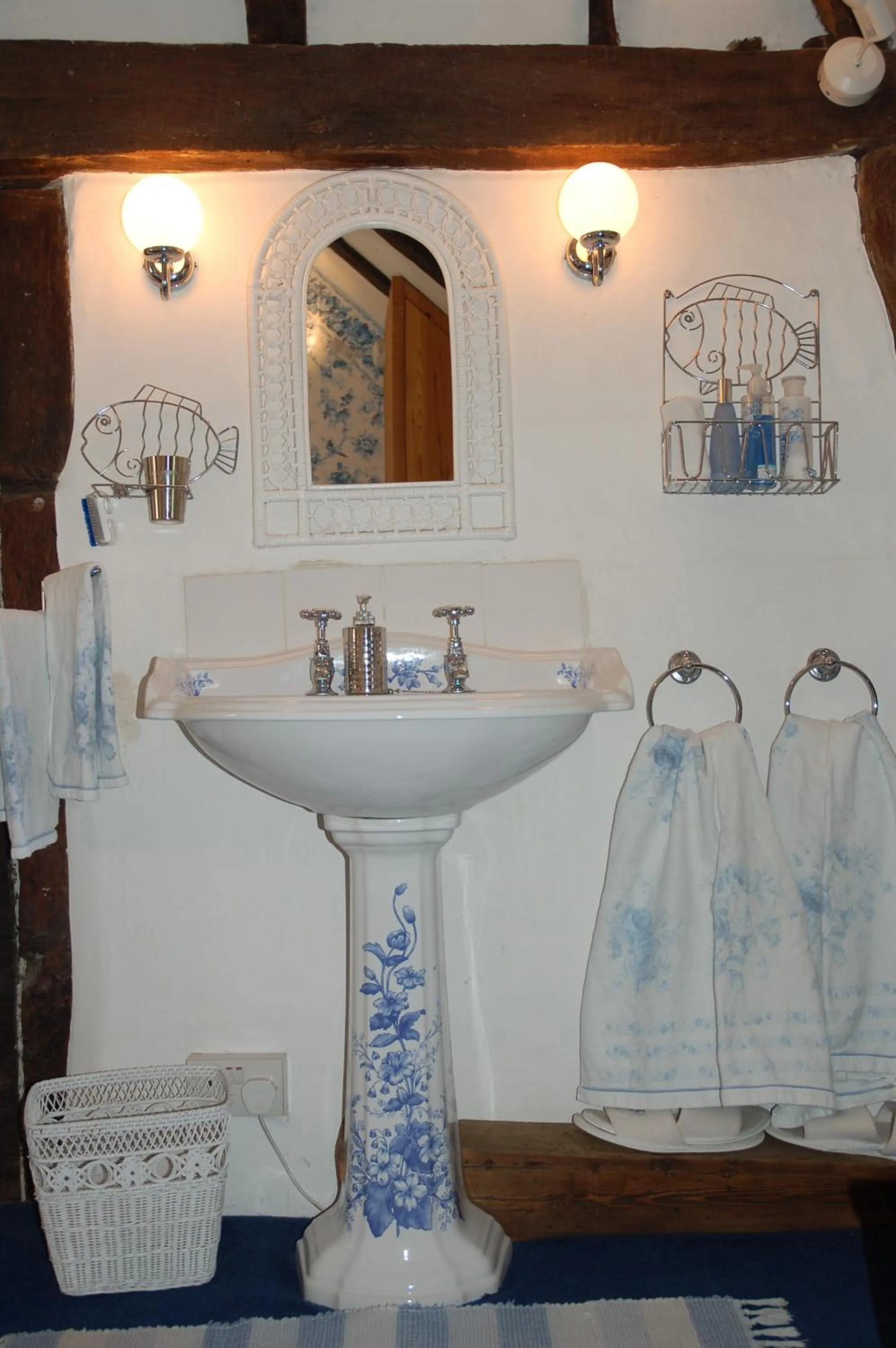 Photo of the whole room in Clayton Wickham Farmhouse